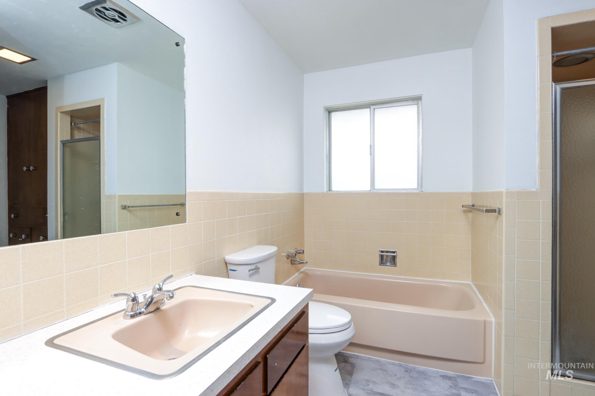 801 Thompson Avenue Property Photo 19
