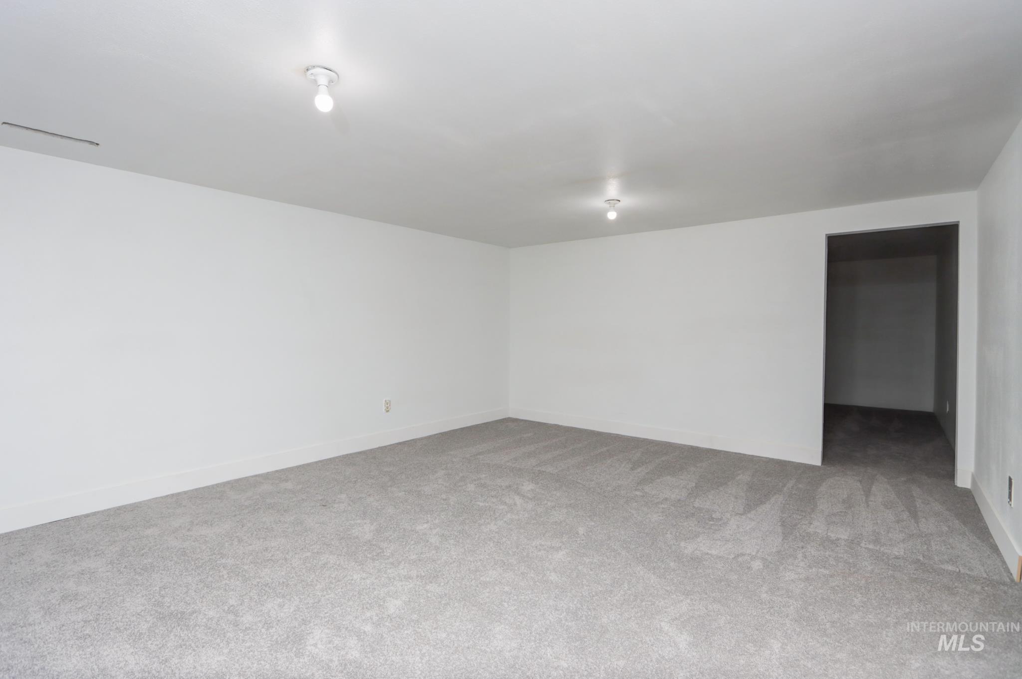 801 Thompson Avenue Property Photo 25