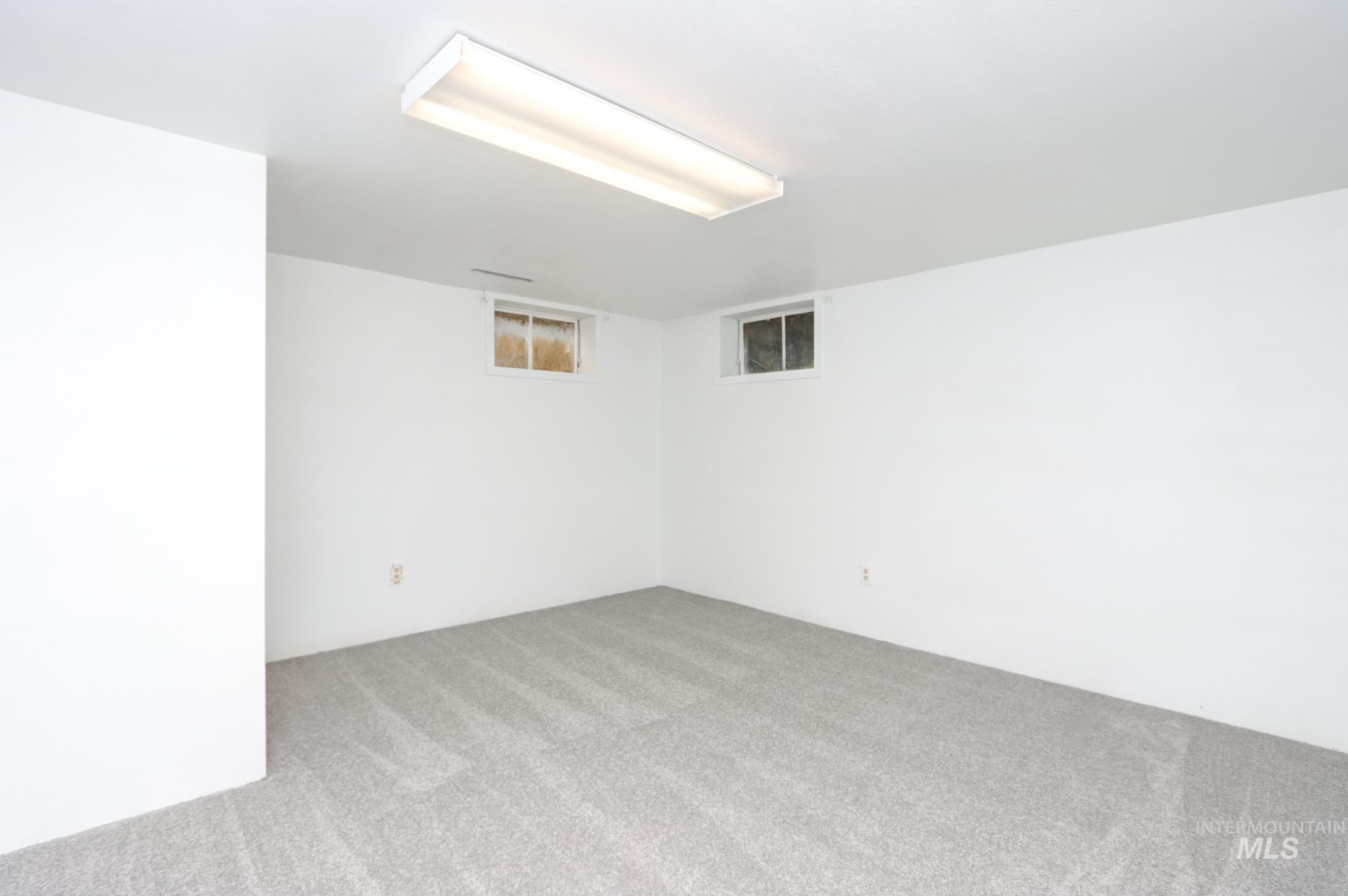 801 Thompson Avenue Property Photo 26