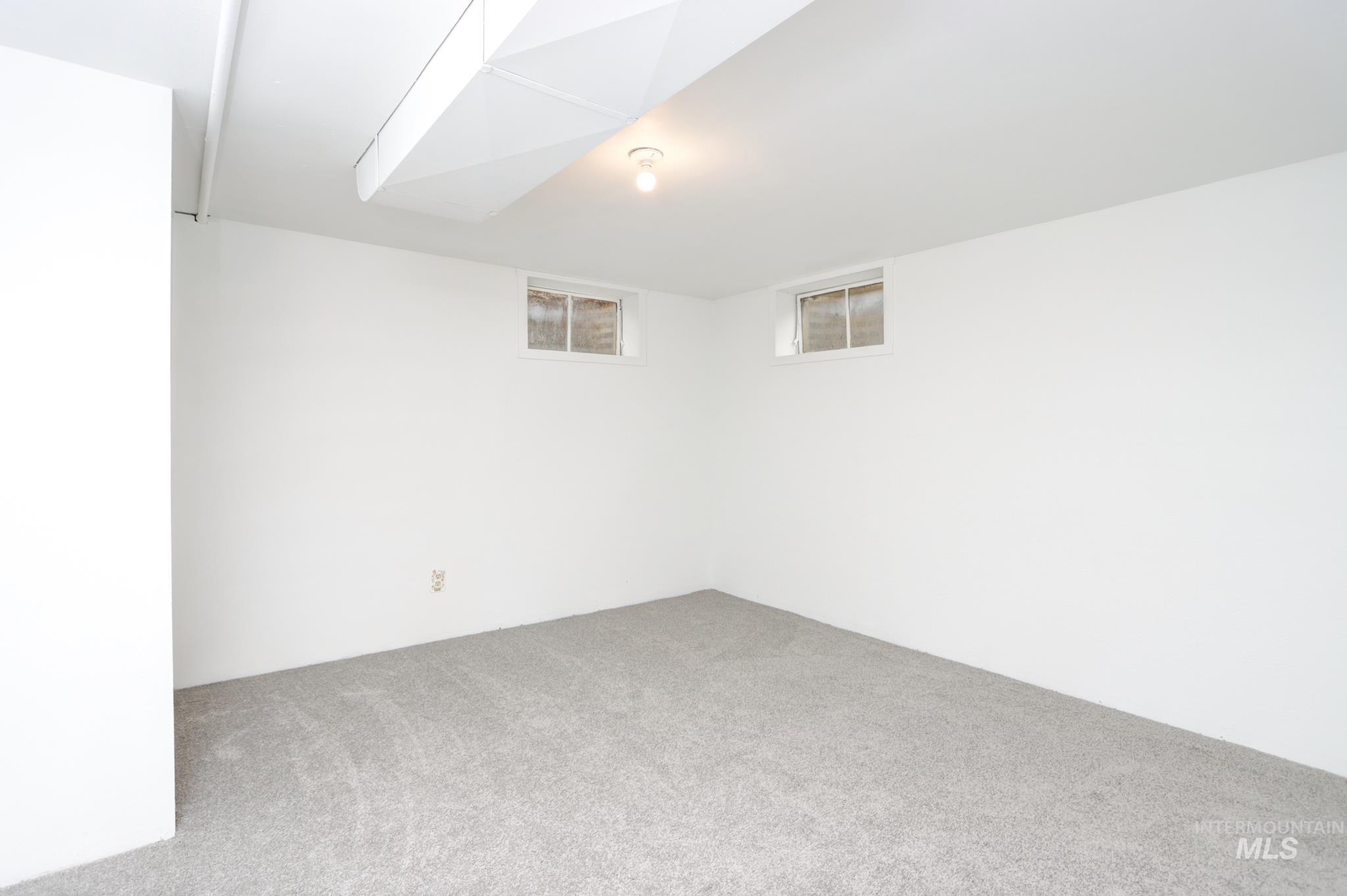 801 Thompson Avenue Property Photo 28