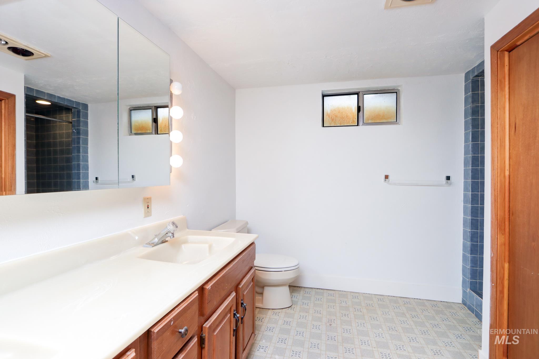 801 Thompson Avenue Property Photo 30
