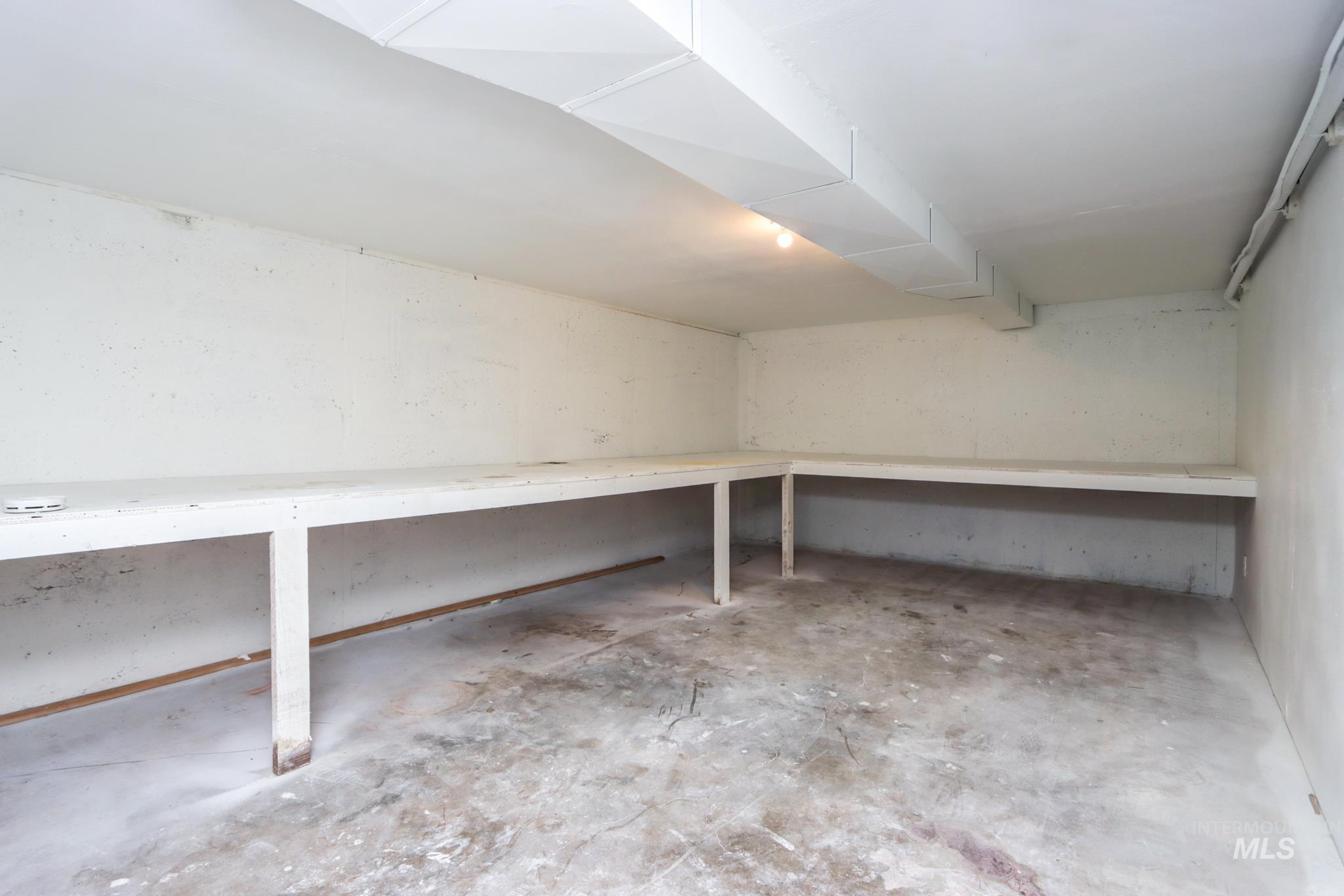 801 Thompson Avenue Property Photo 34