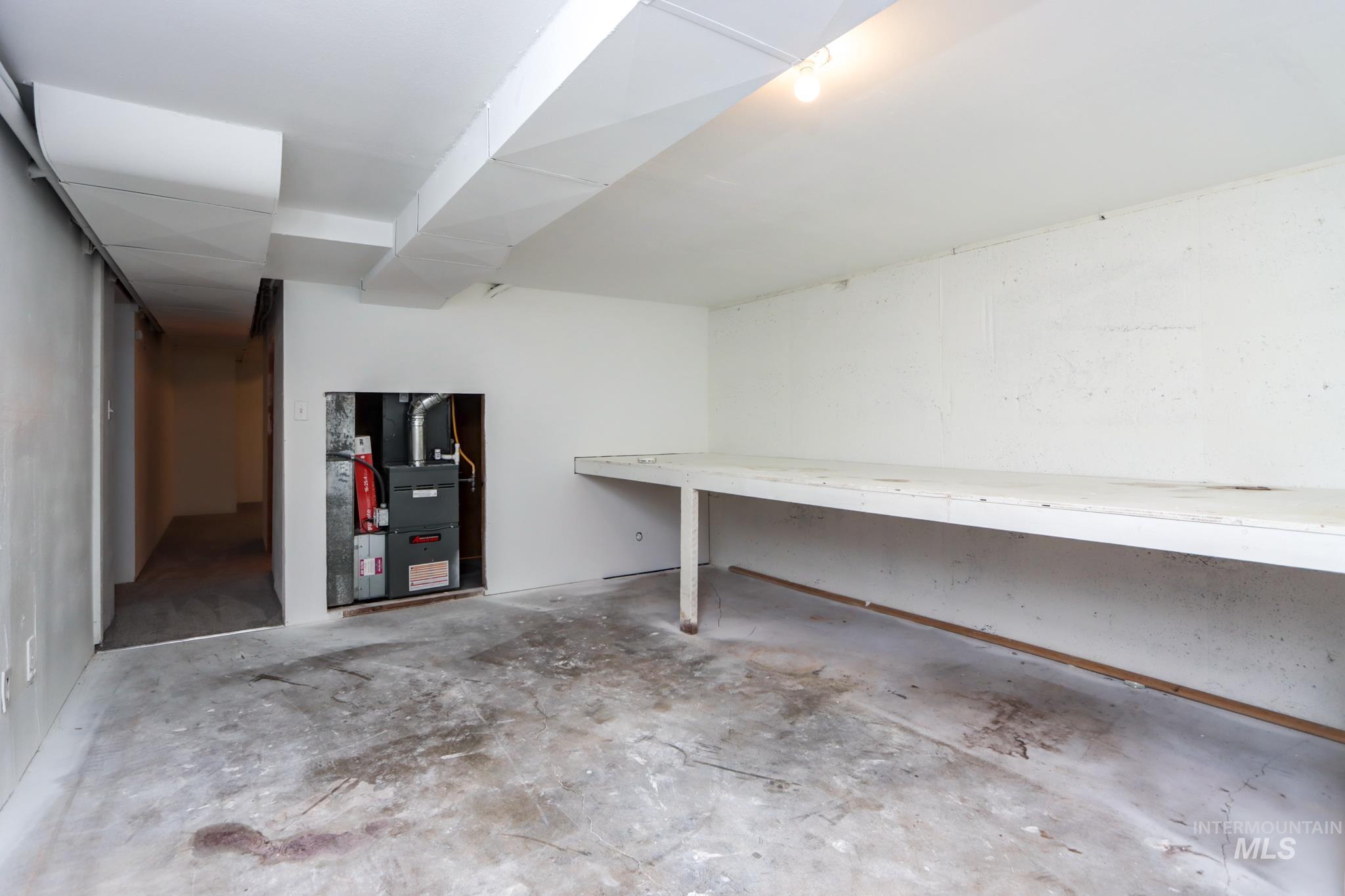 801 Thompson Avenue Property Photo 35