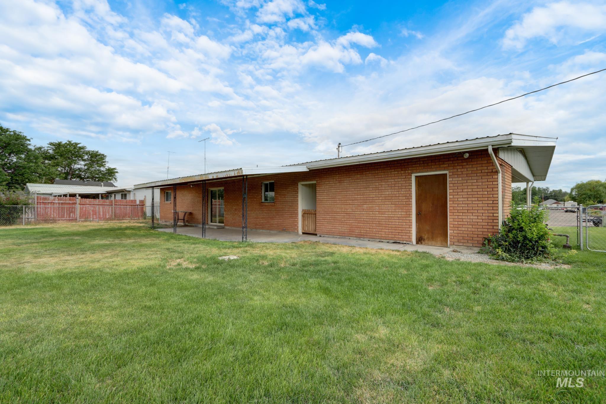 801 Thompson Avenue Property Photo 38