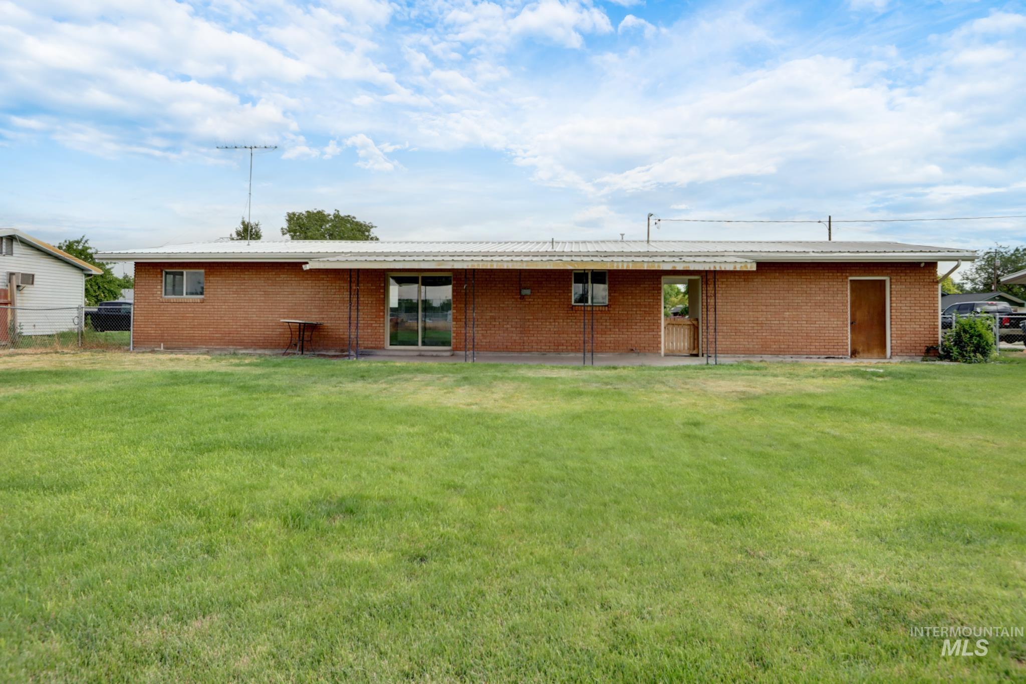 801 Thompson Avenue Property Photo 42