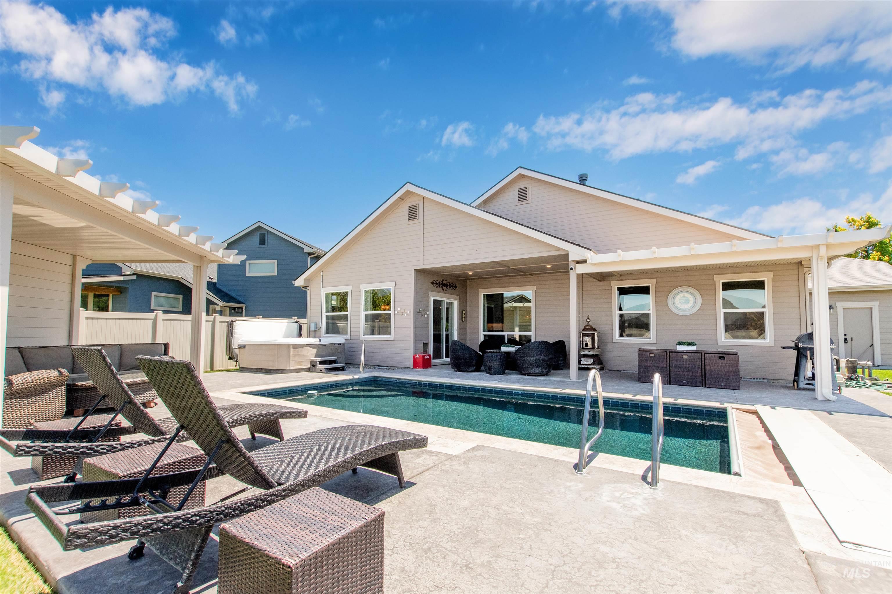 4433 S Lava Springs Loop Property Photo 1