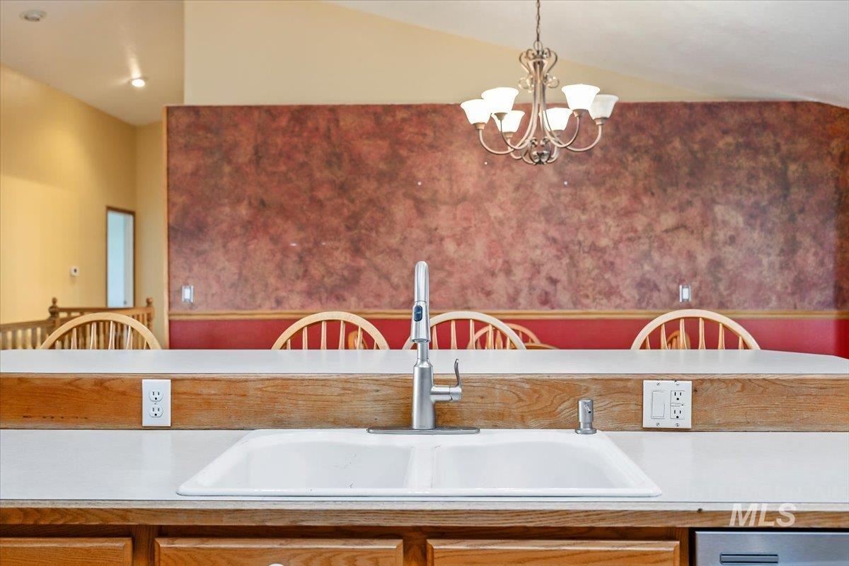 3847 N 1000 E Property Photo 16