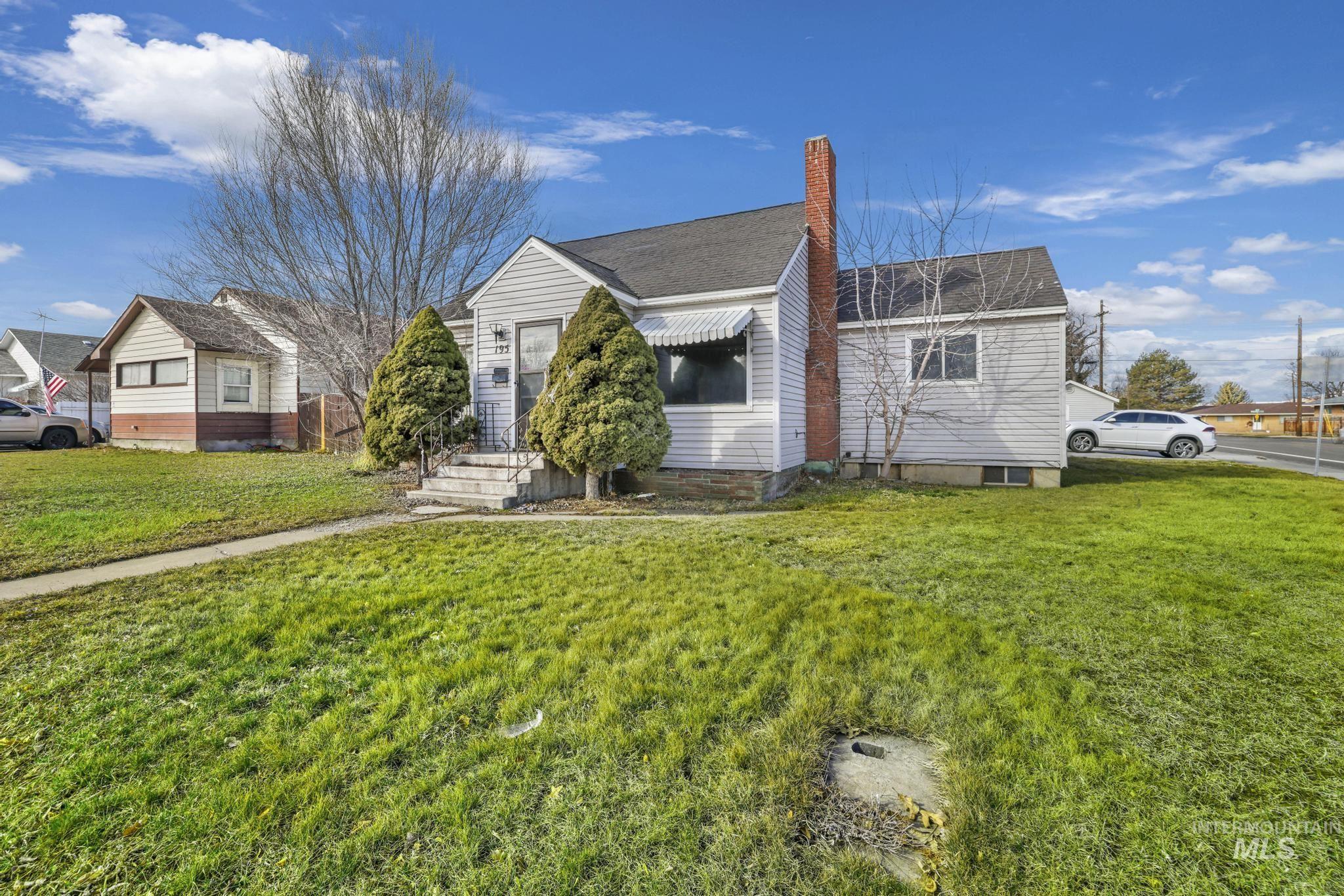 125 Shoup Ave W Property Photo 1