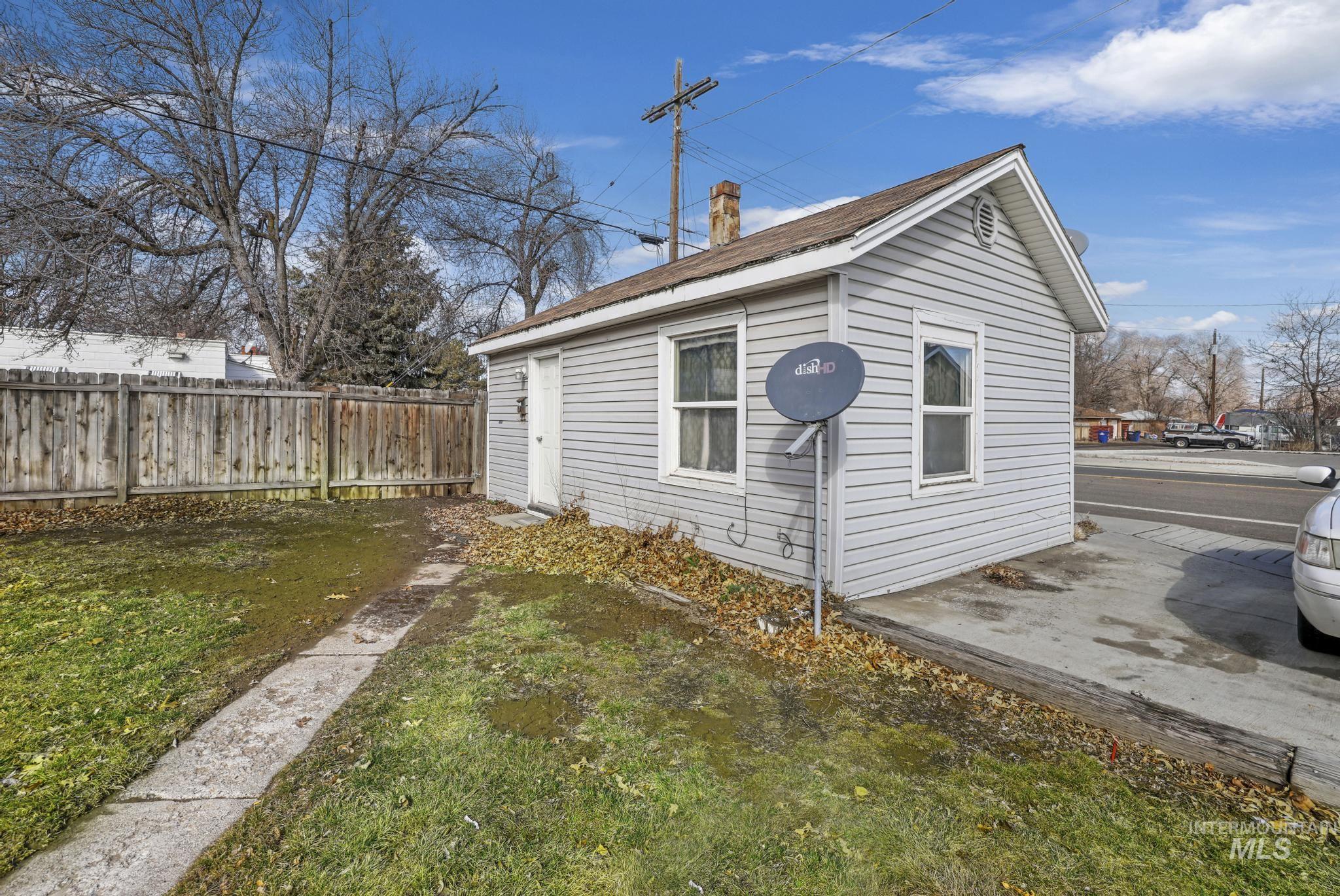 125 Shoup Ave W Property Photo 3