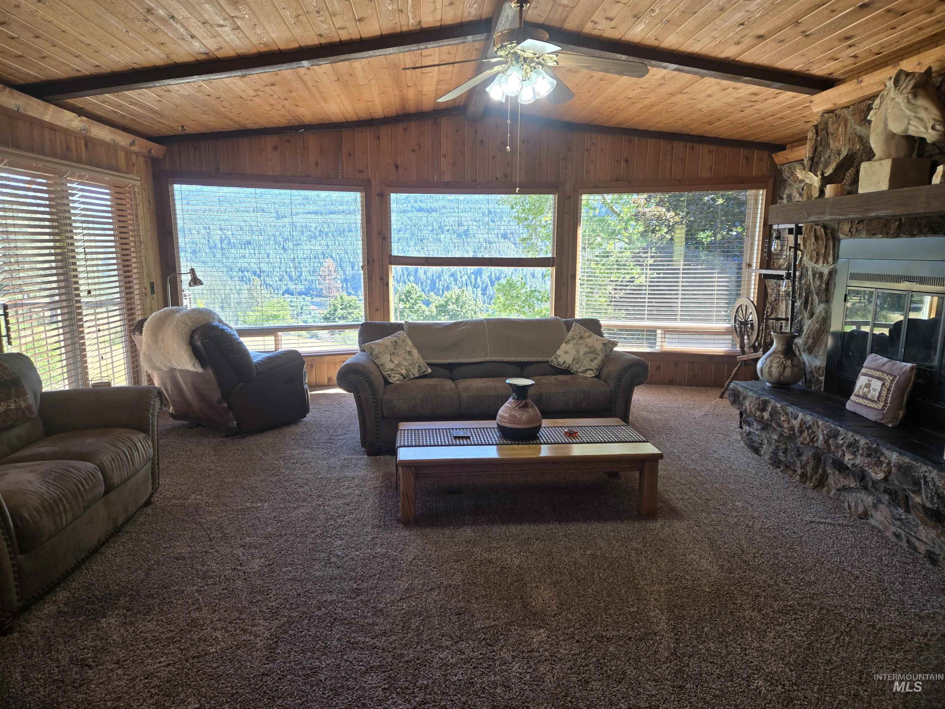 288 Shasta Circle Property Photo 3