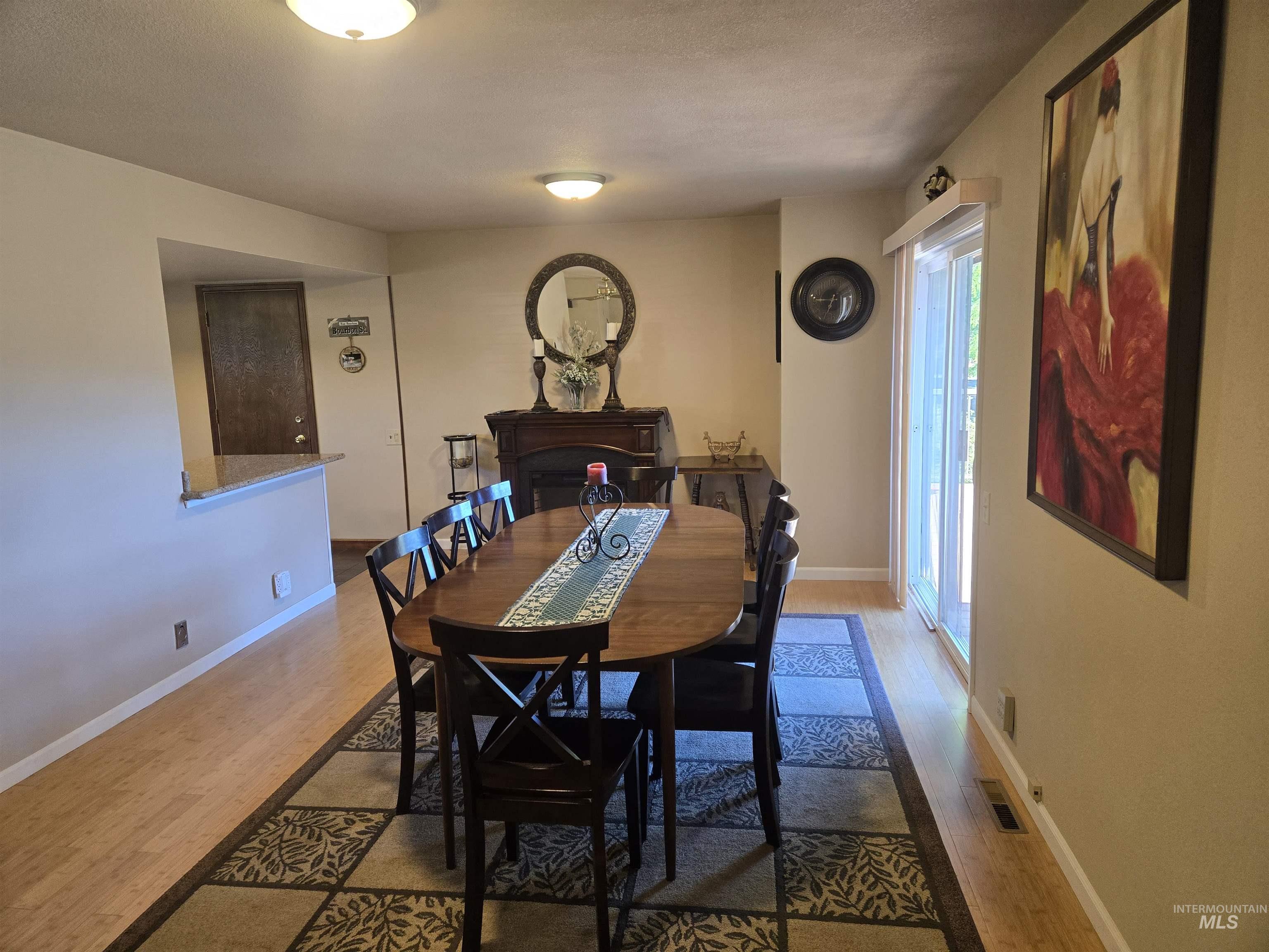 288 Shasta Circle Property Photo 6