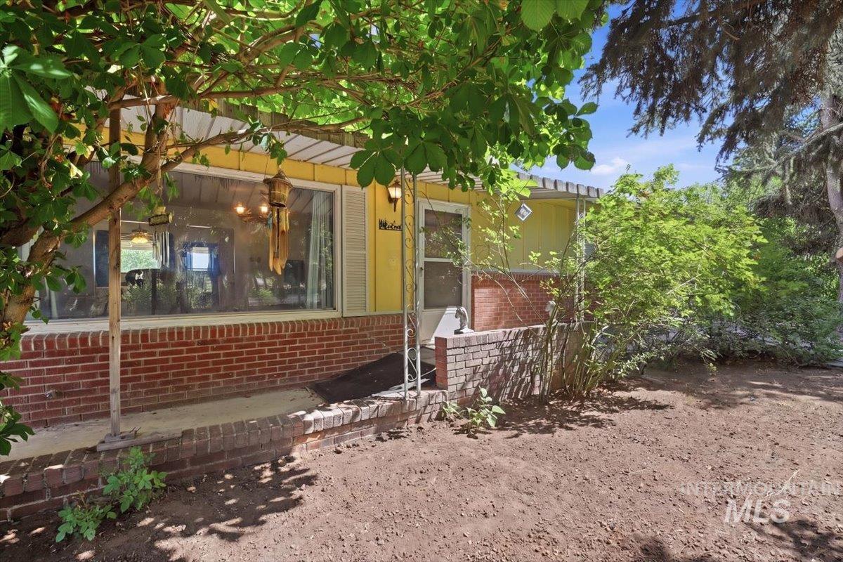 16622 Logan St Property Photo 3