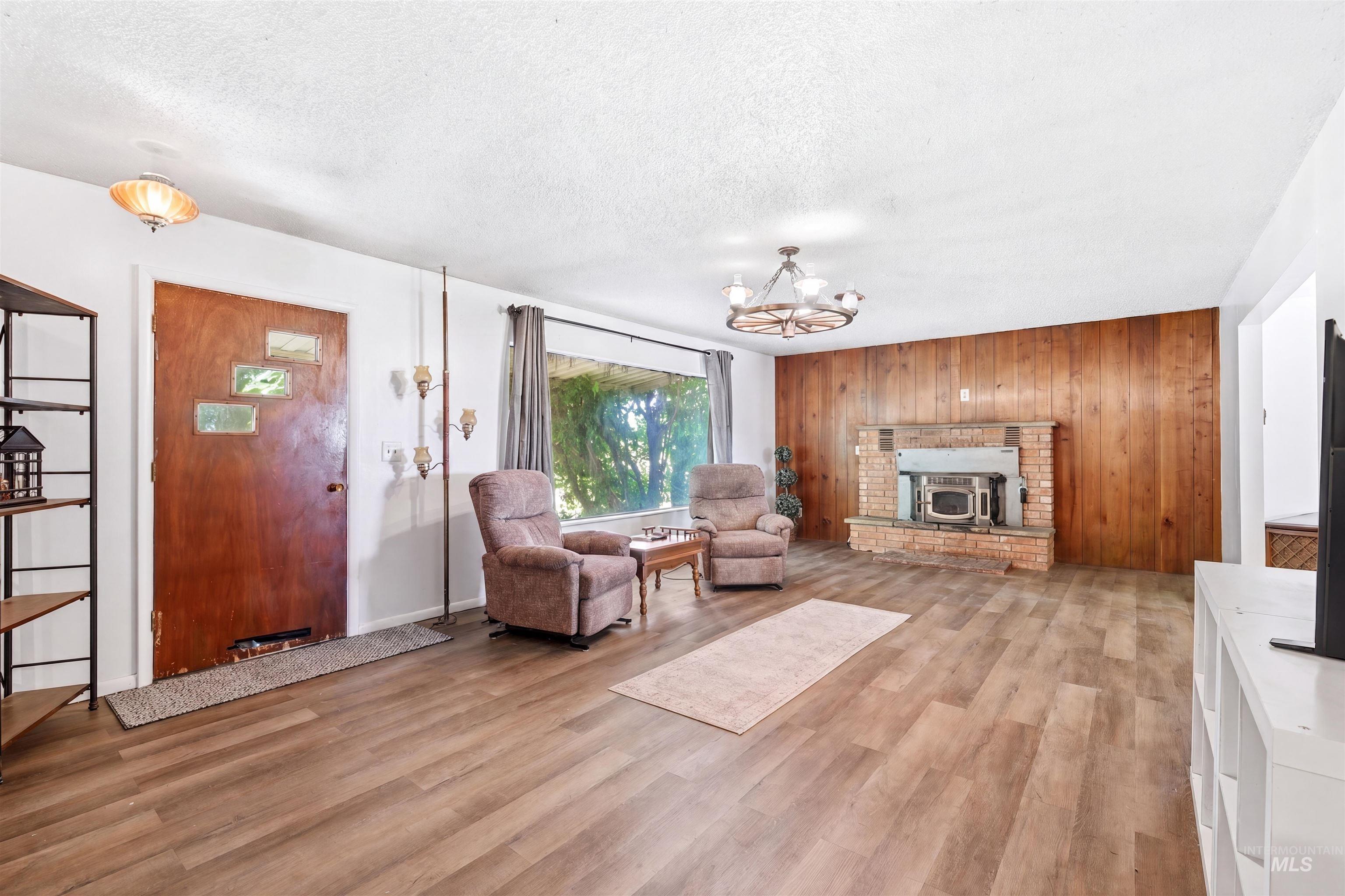 16622 Logan St Property Photo 4