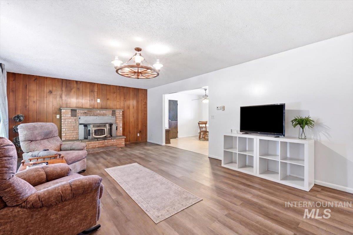 16622 Logan St Property Photo 6