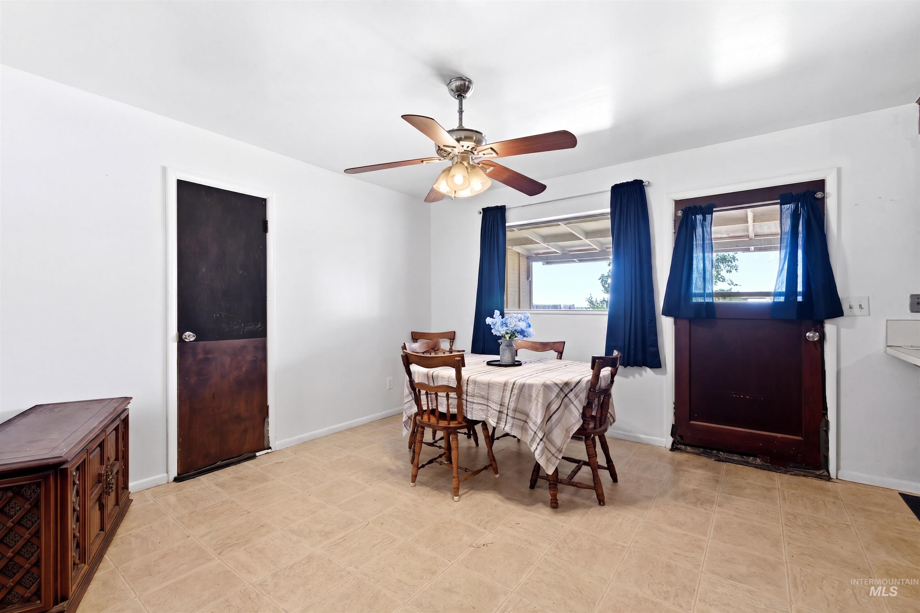 16622 Logan St Property Photo 11
