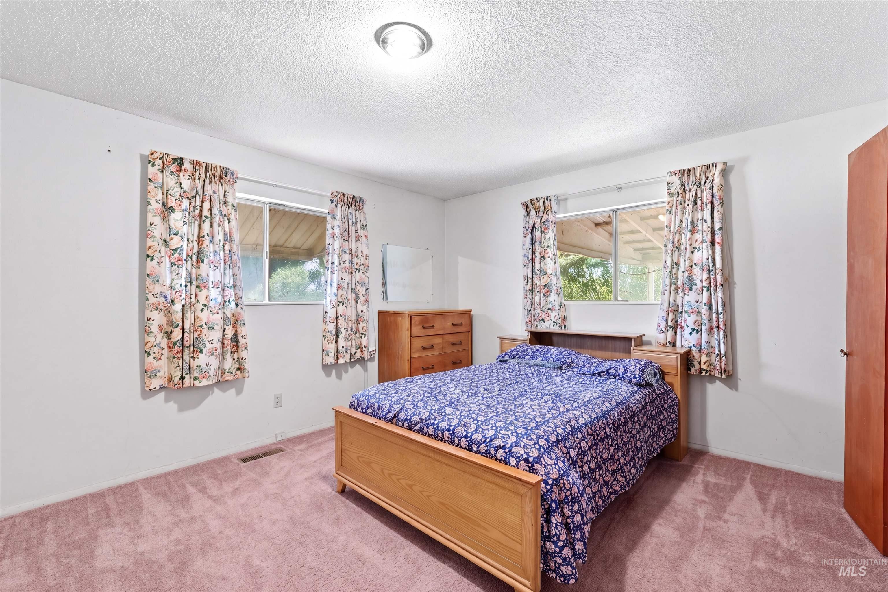 16622 Logan St Property Photo 12