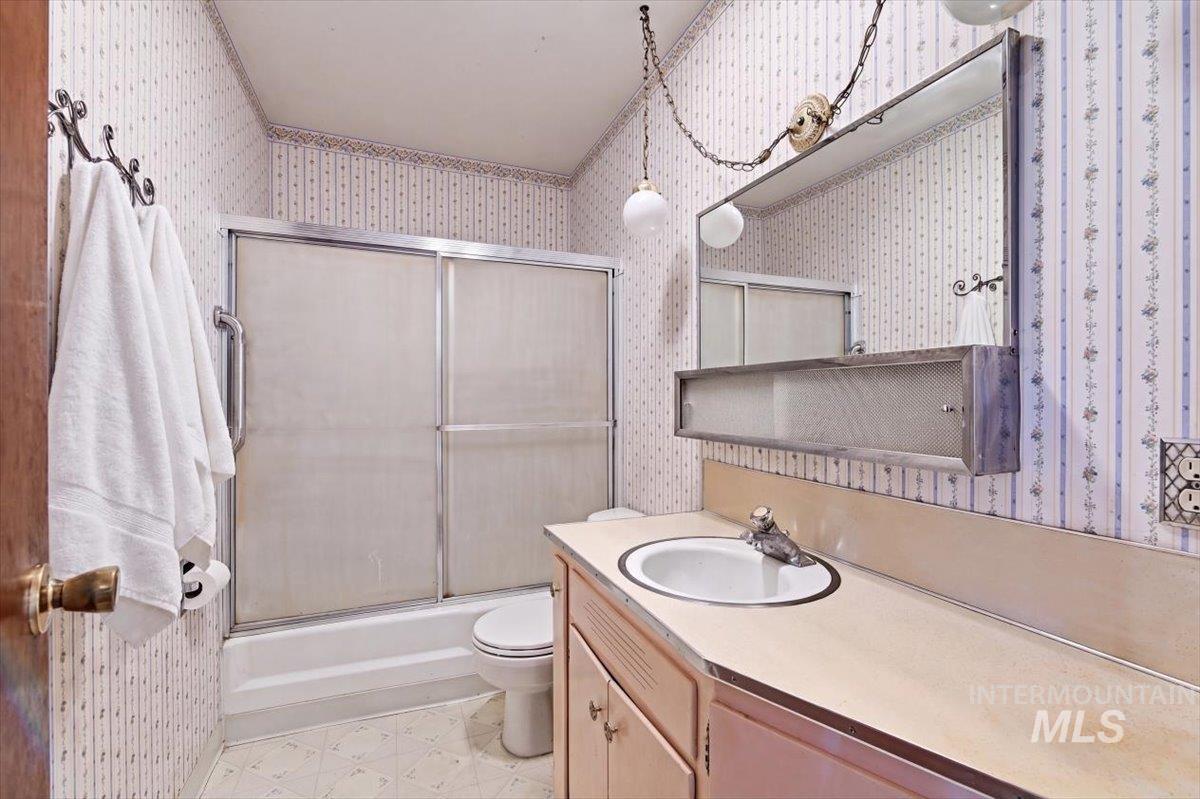 16622 Logan St Property Photo 13