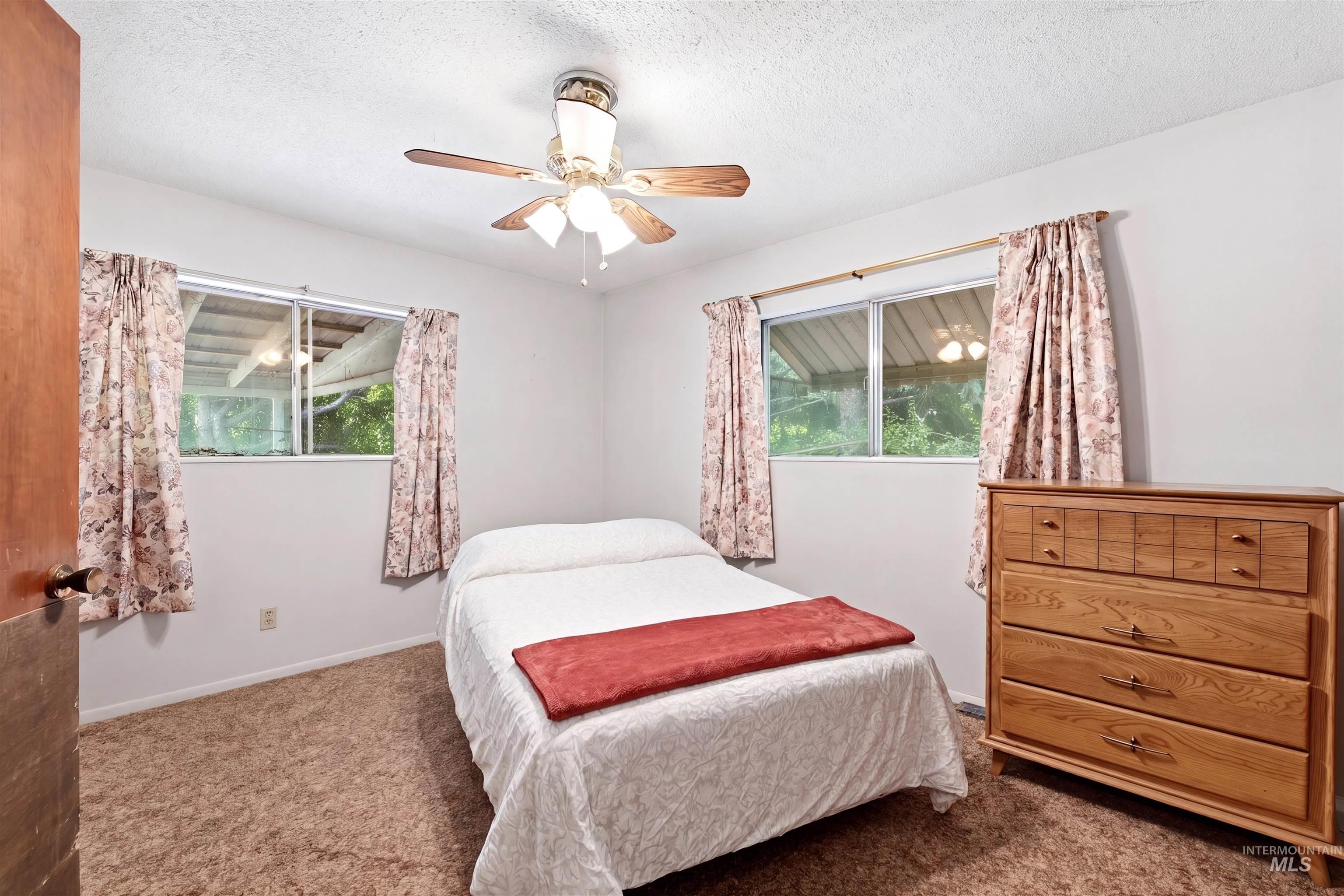 16622 Logan St Property Photo 14