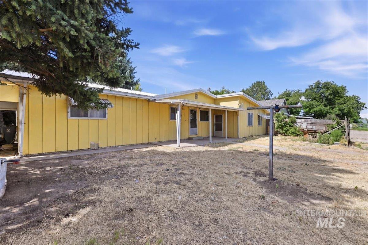 16622 Logan St Property Photo 18