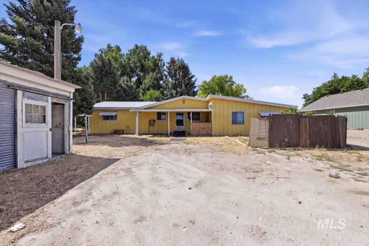 16622 Logan St Property Photo 20