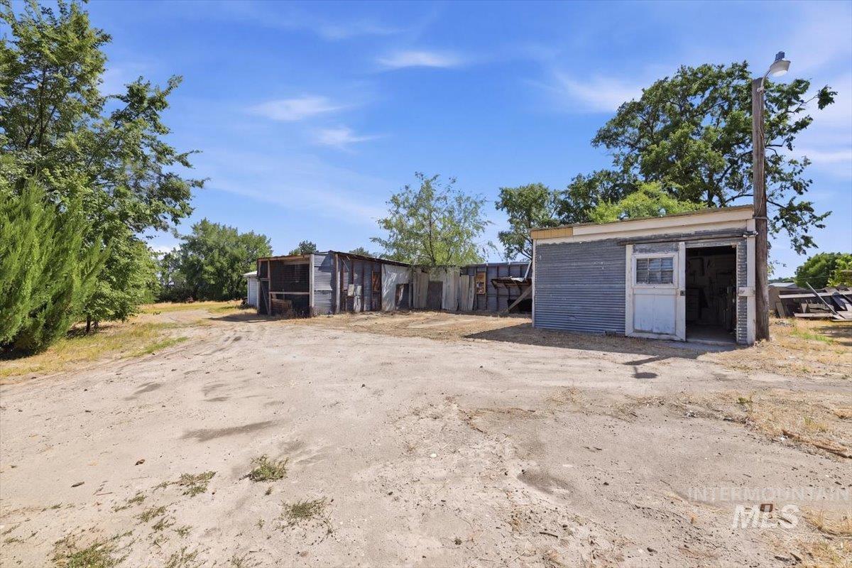 16622 Logan St Property Photo 23