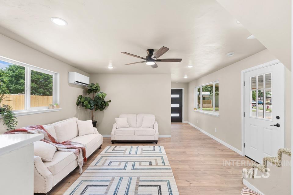 625 W 6th Street Property Photo 3