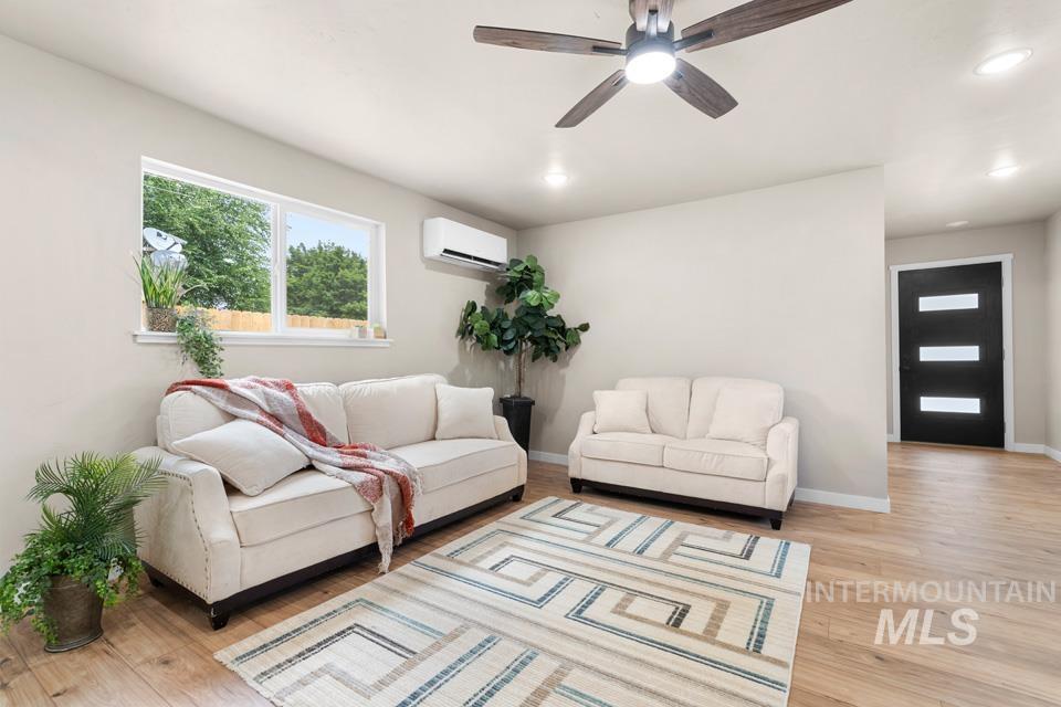 625 W 6th Street Property Photo 4