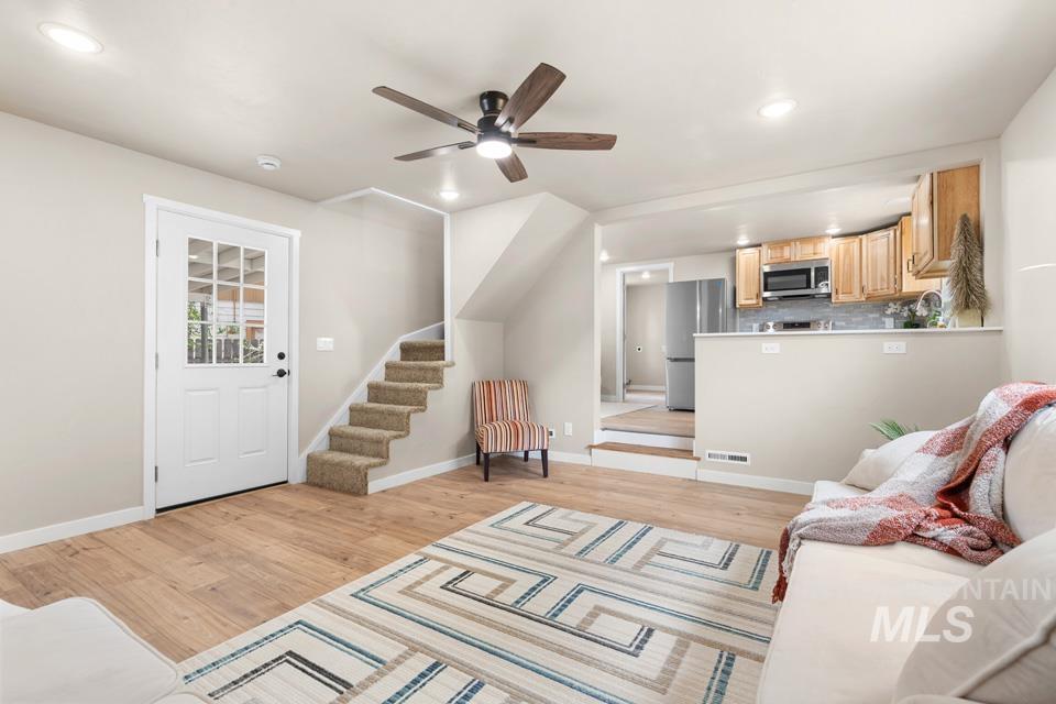 625 W 6th Street Property Photo 8