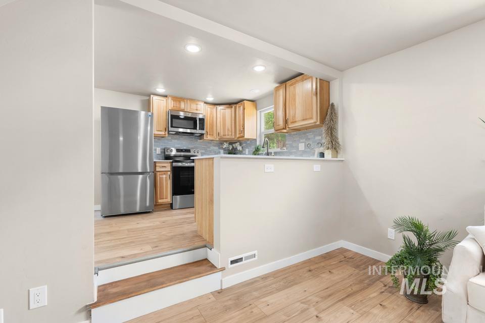 625 W 6th Street Property Photo 9