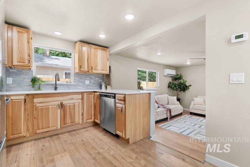 625 W 6th Street Property Photo 13