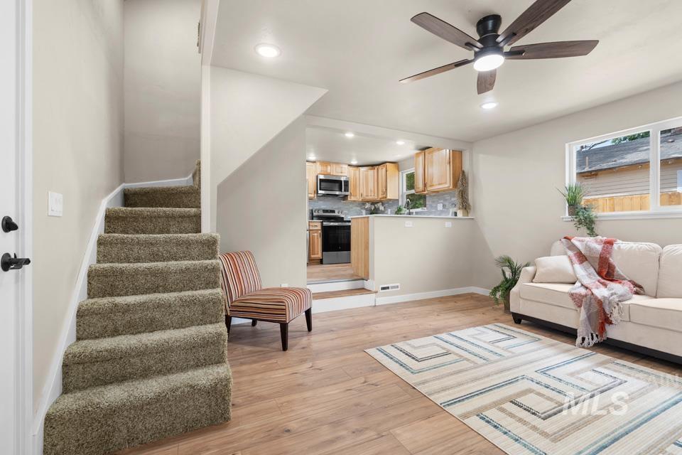 625 W 6th Street Property Photo 23
