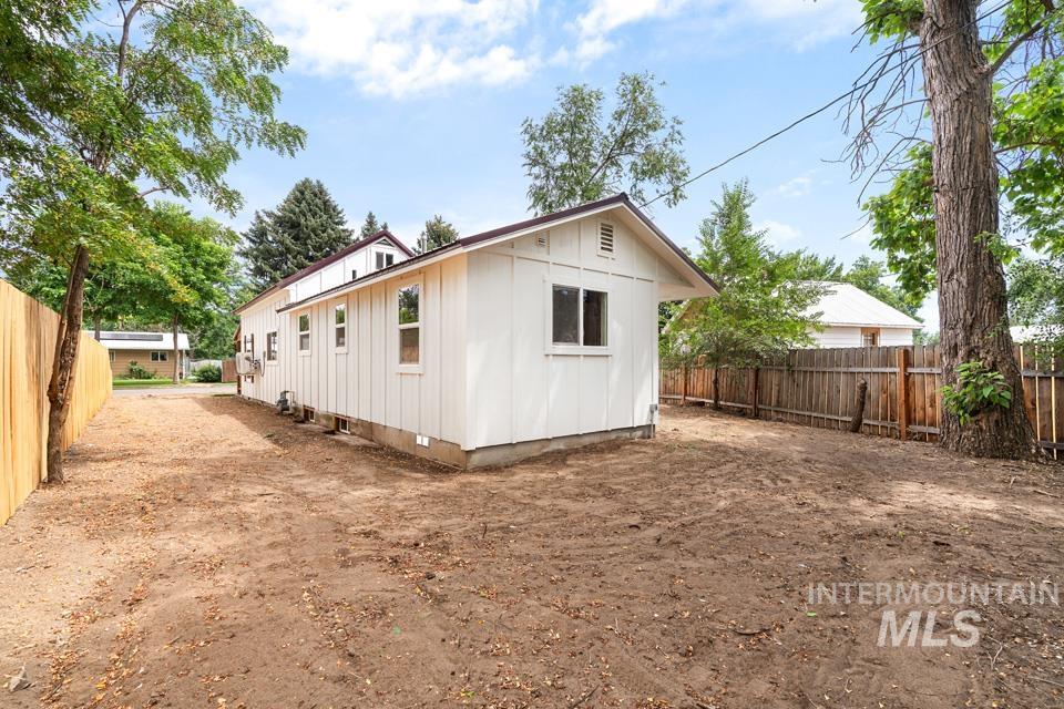 625 W 6th Street Property Photo 29