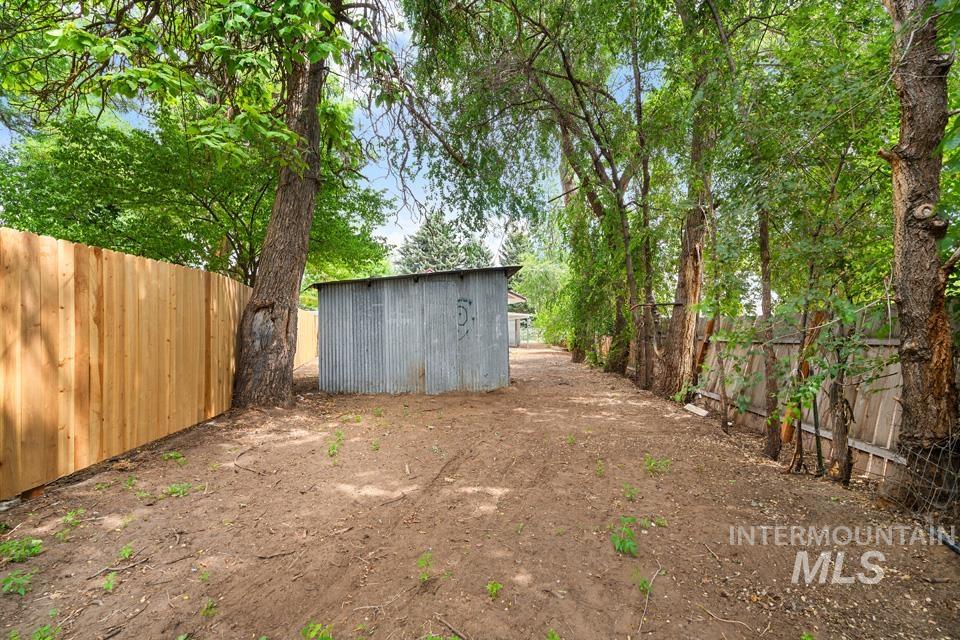 625 W 6th Street Property Photo 31