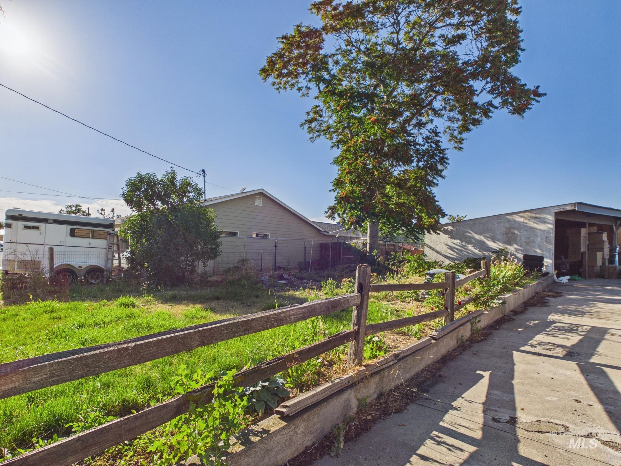 2014 2nd Avenue Property Photo 27