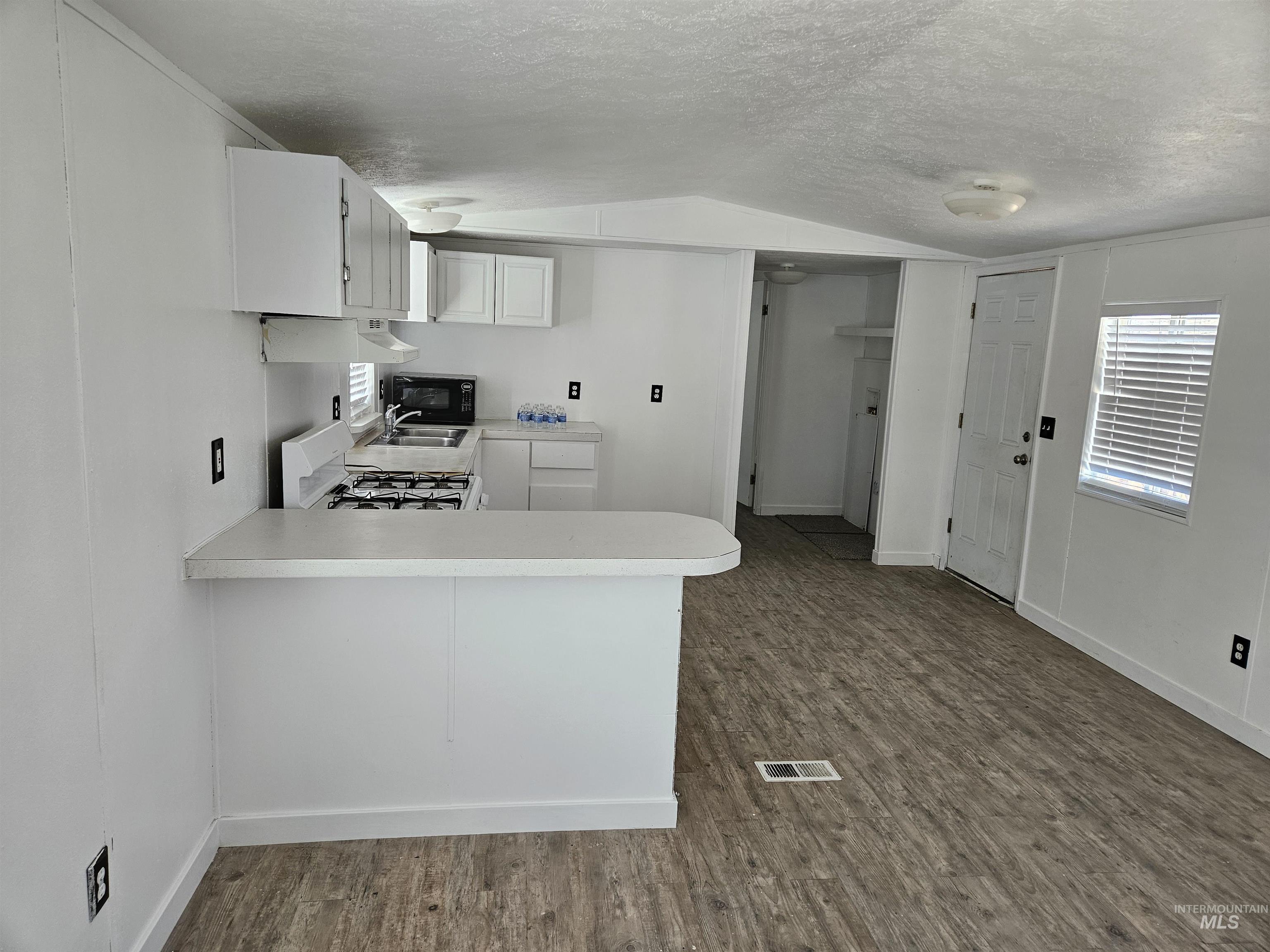 3059 Garden Pl Property Photo 9