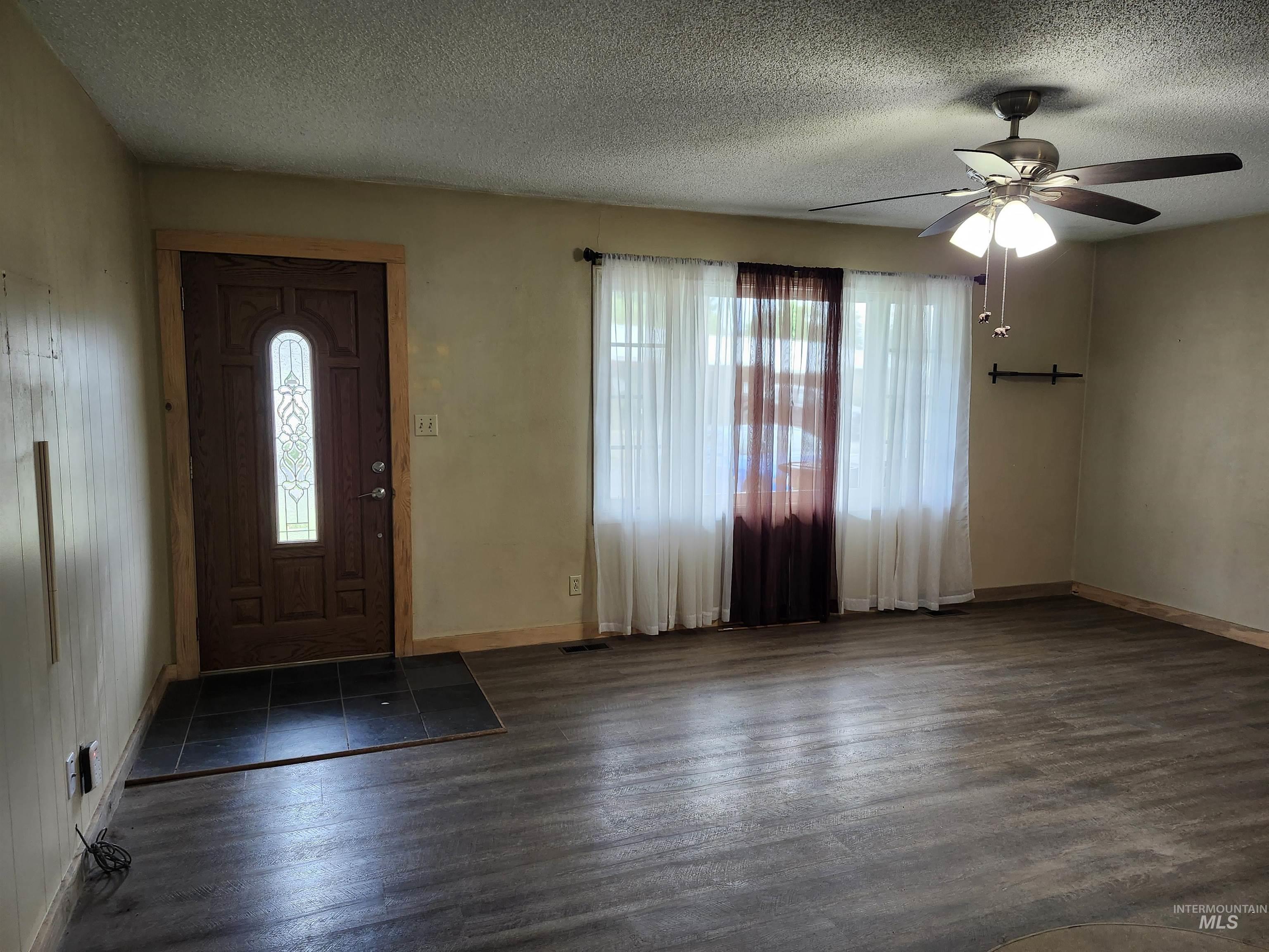 425 Cedar Dr Property Photo 2