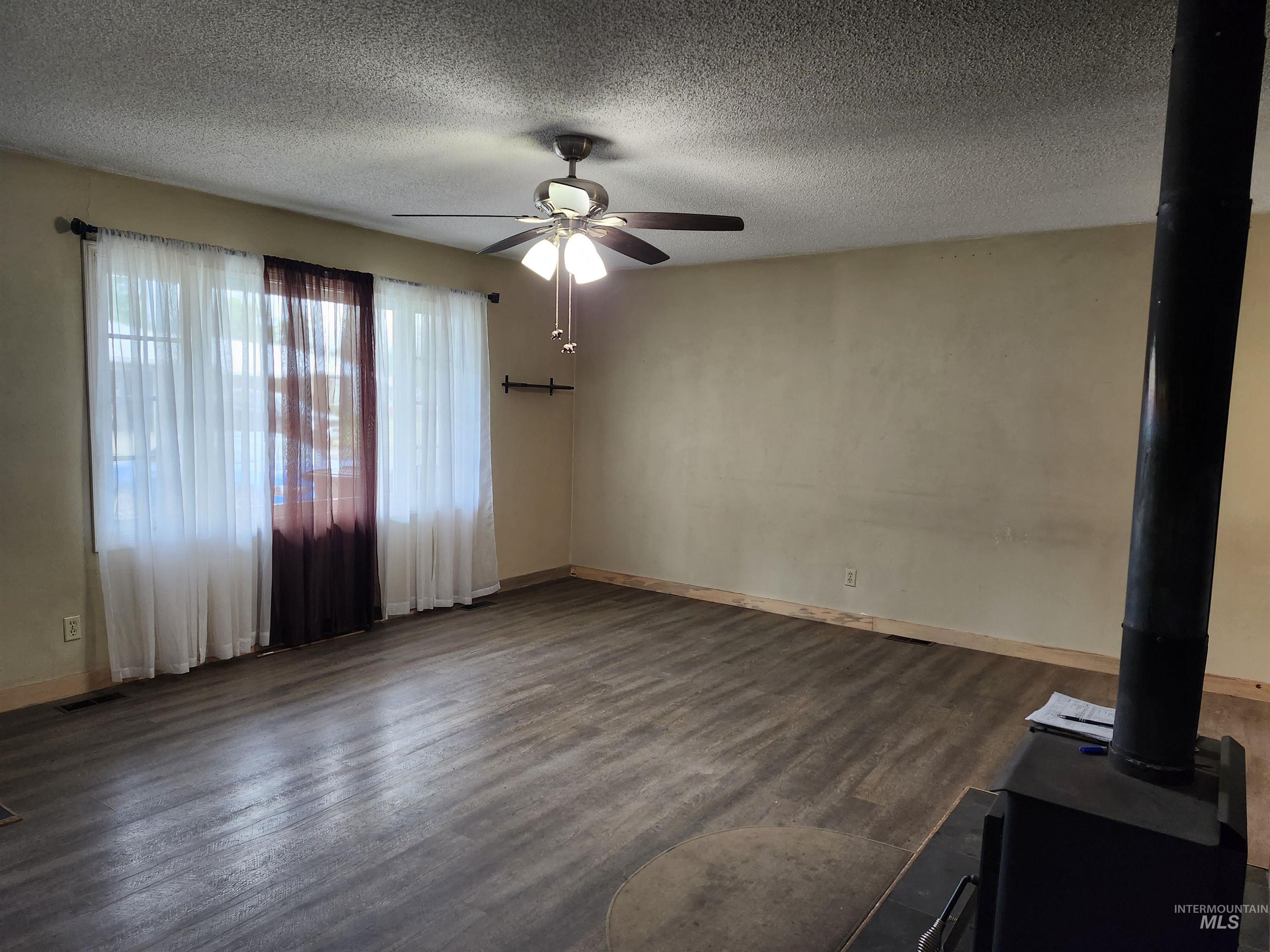 425 Cedar Dr Property Photo 5