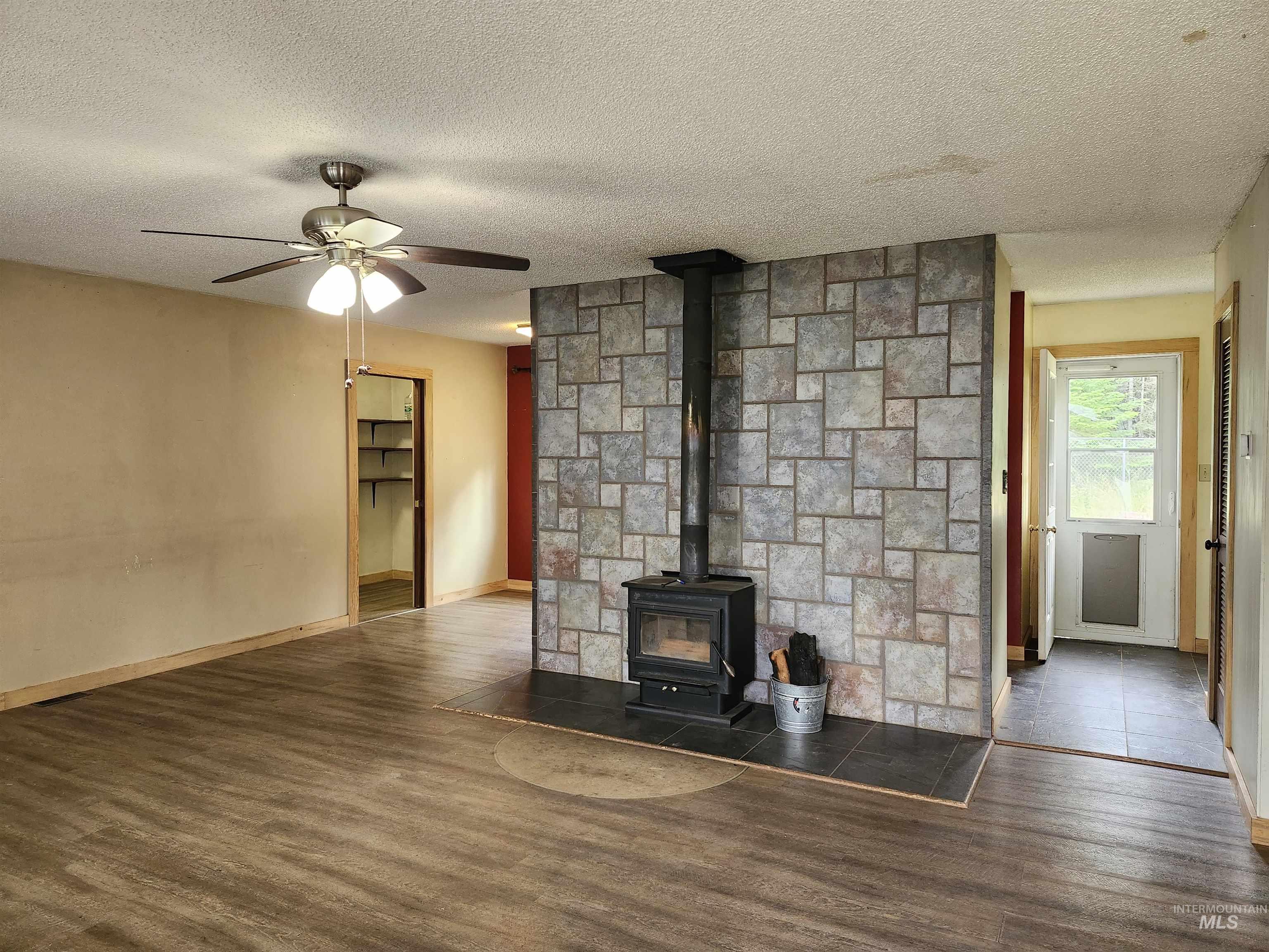 425 Cedar Dr Property Photo 6