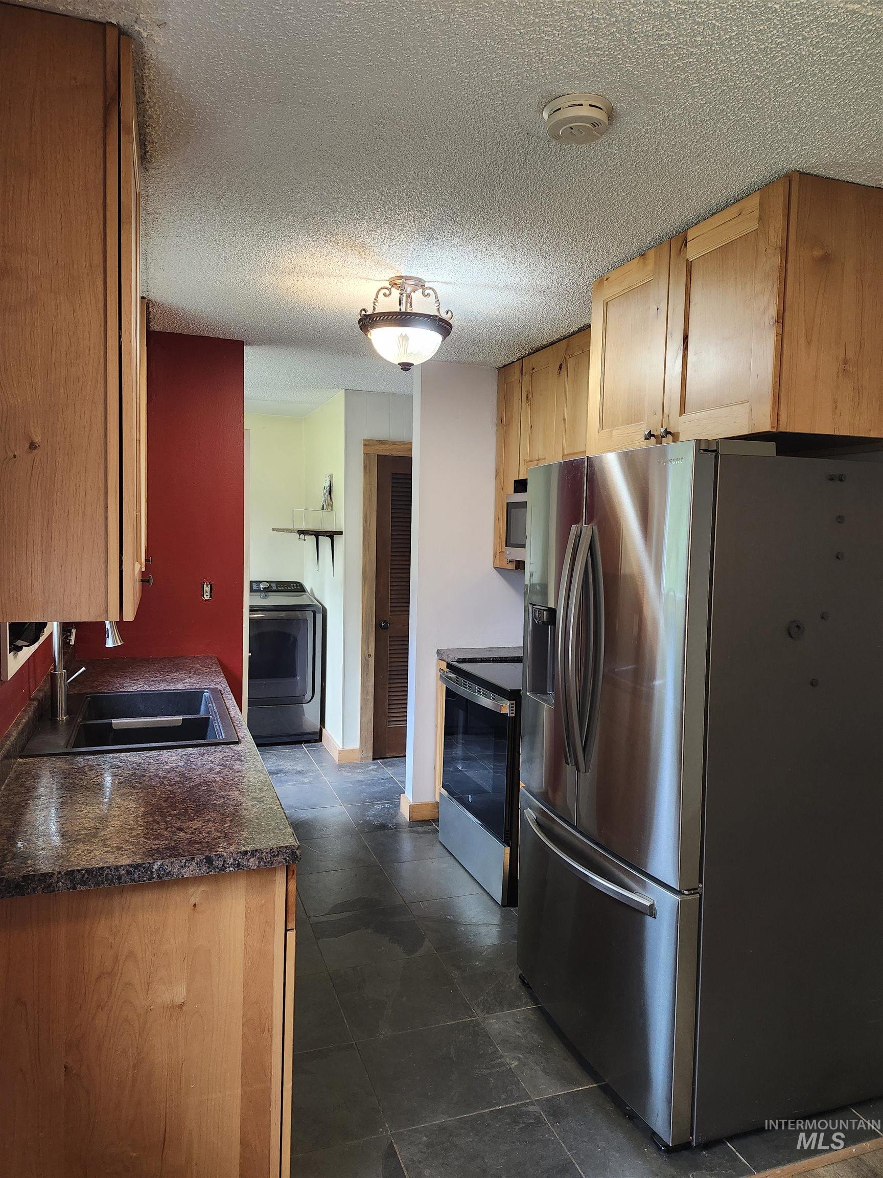 425 Cedar Dr Property Photo 7