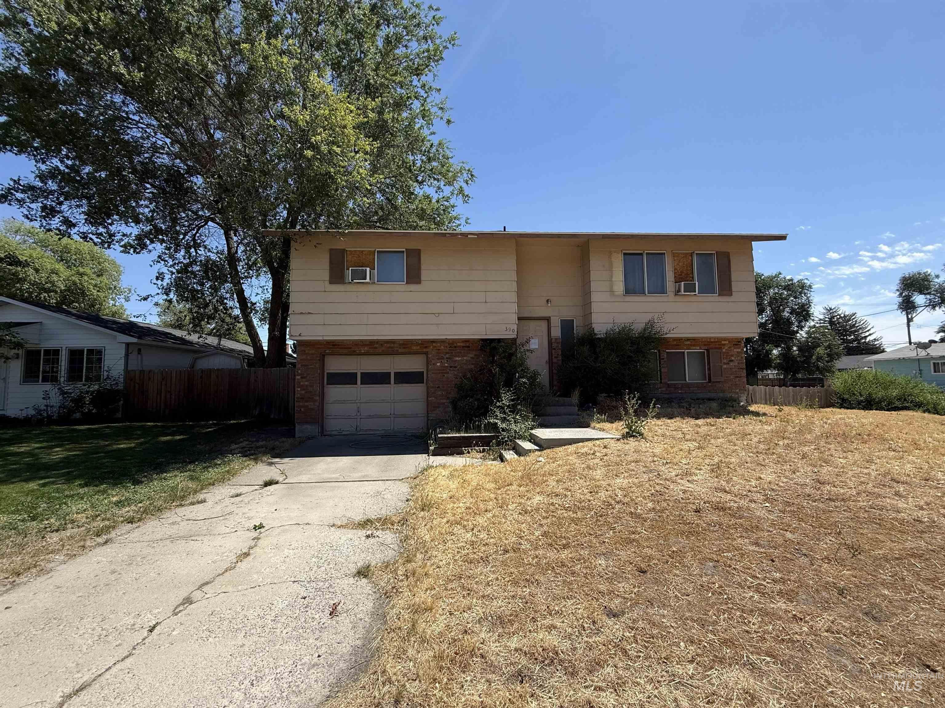 390 S 10th E Property Photo 1