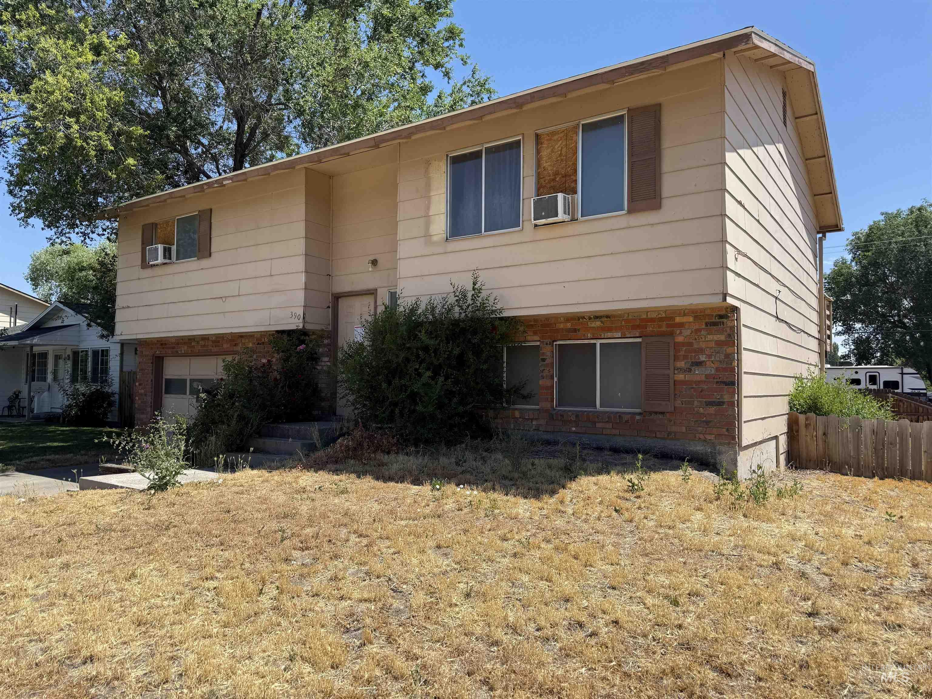 390 S 10th E Property Photo 2