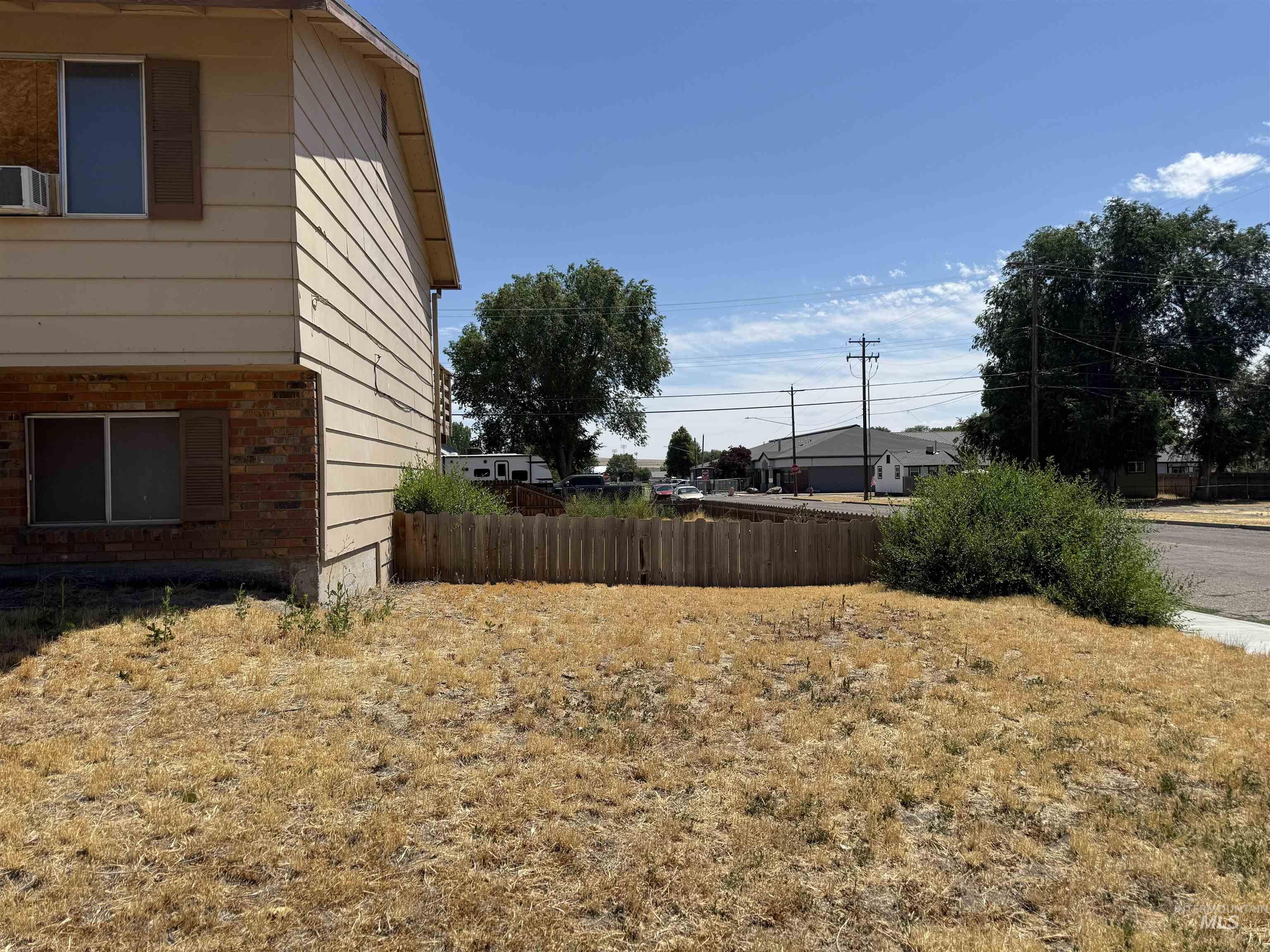 390 S 10th E Property Photo 3
