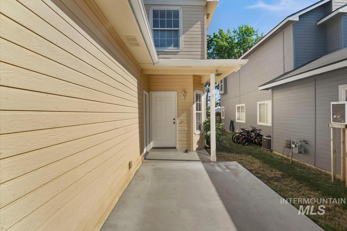 11374 W Arch St Property Photo 3