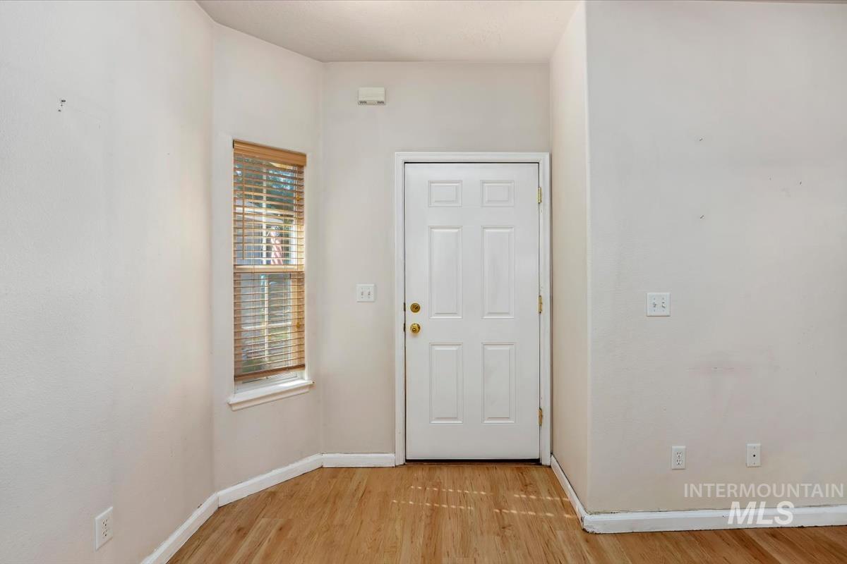 11374 W Arch St Property Photo 4