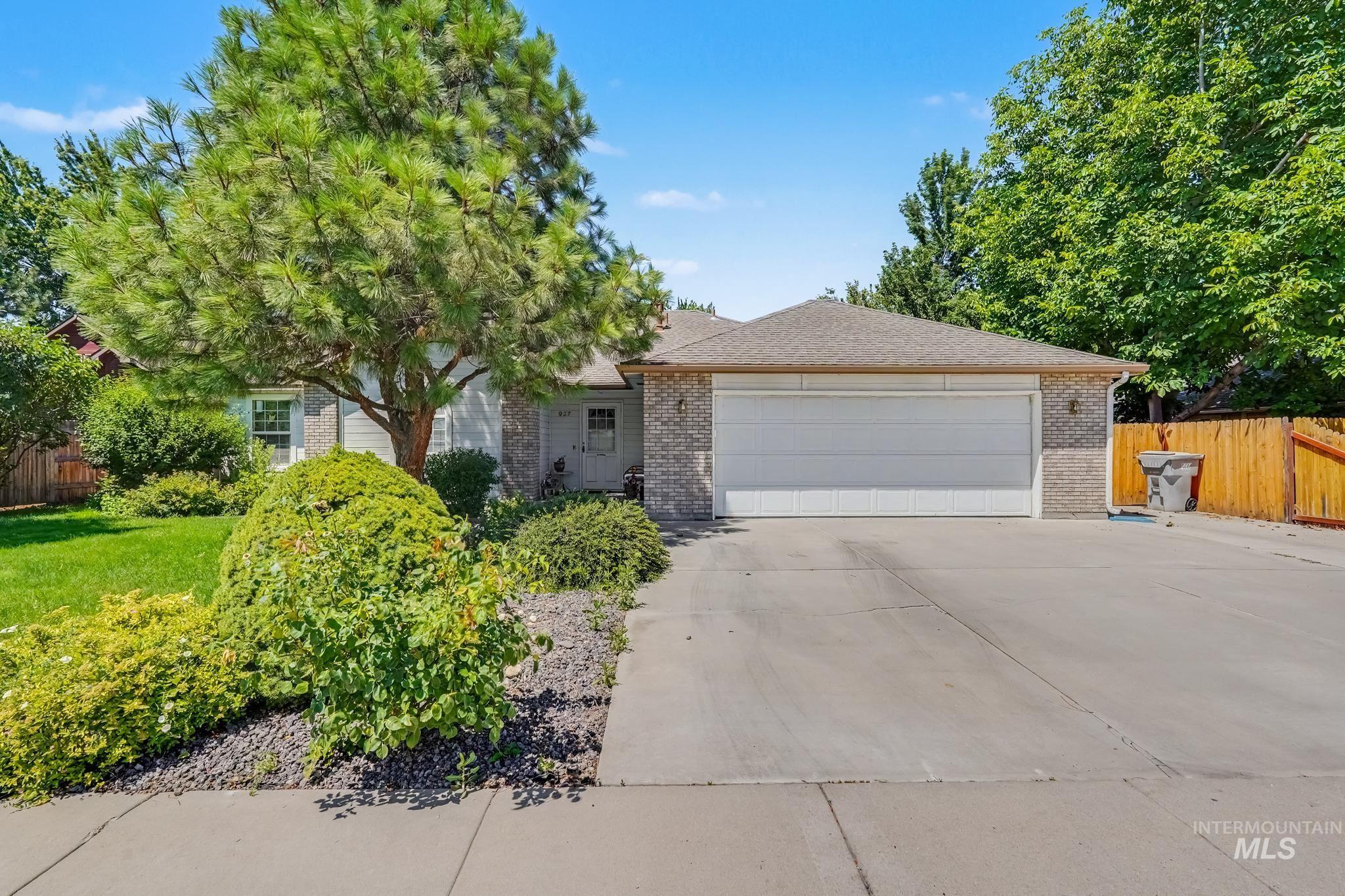 927 N Dawn Drive Property Photo 1