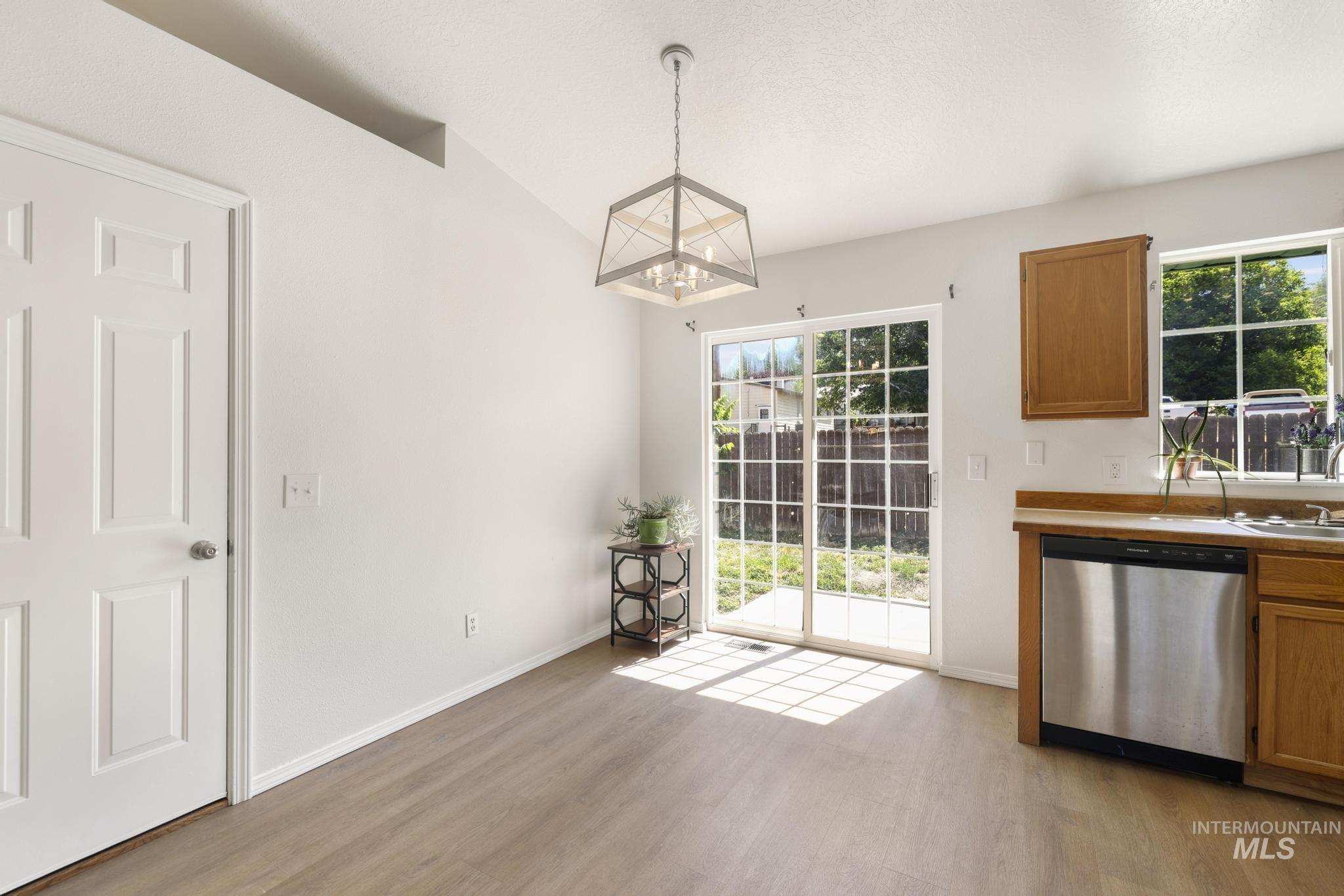 180 Lake St E Property Photo 3