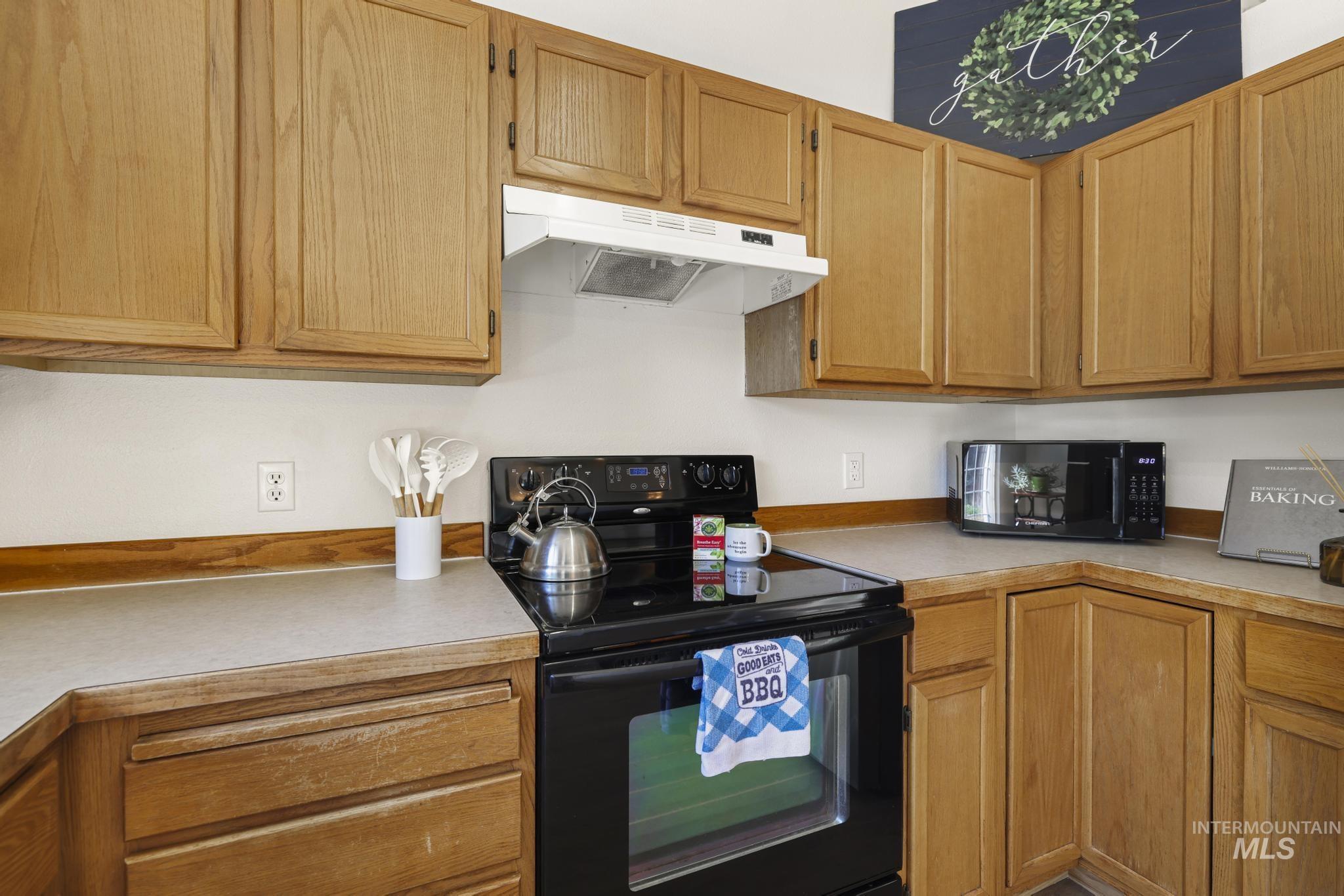 180 Lake St E Property Photo 6
