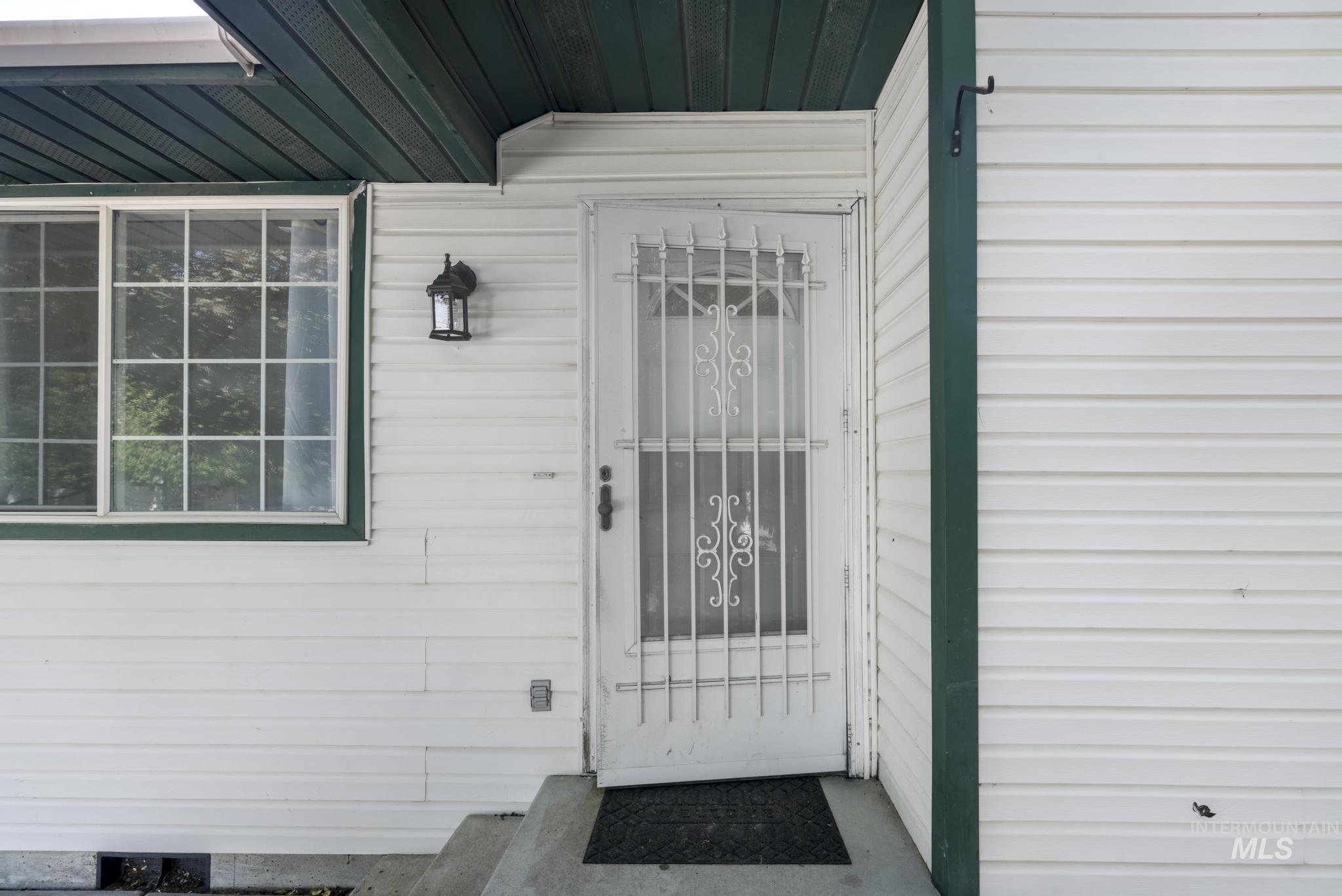 180 Lake St E Property Photo 8