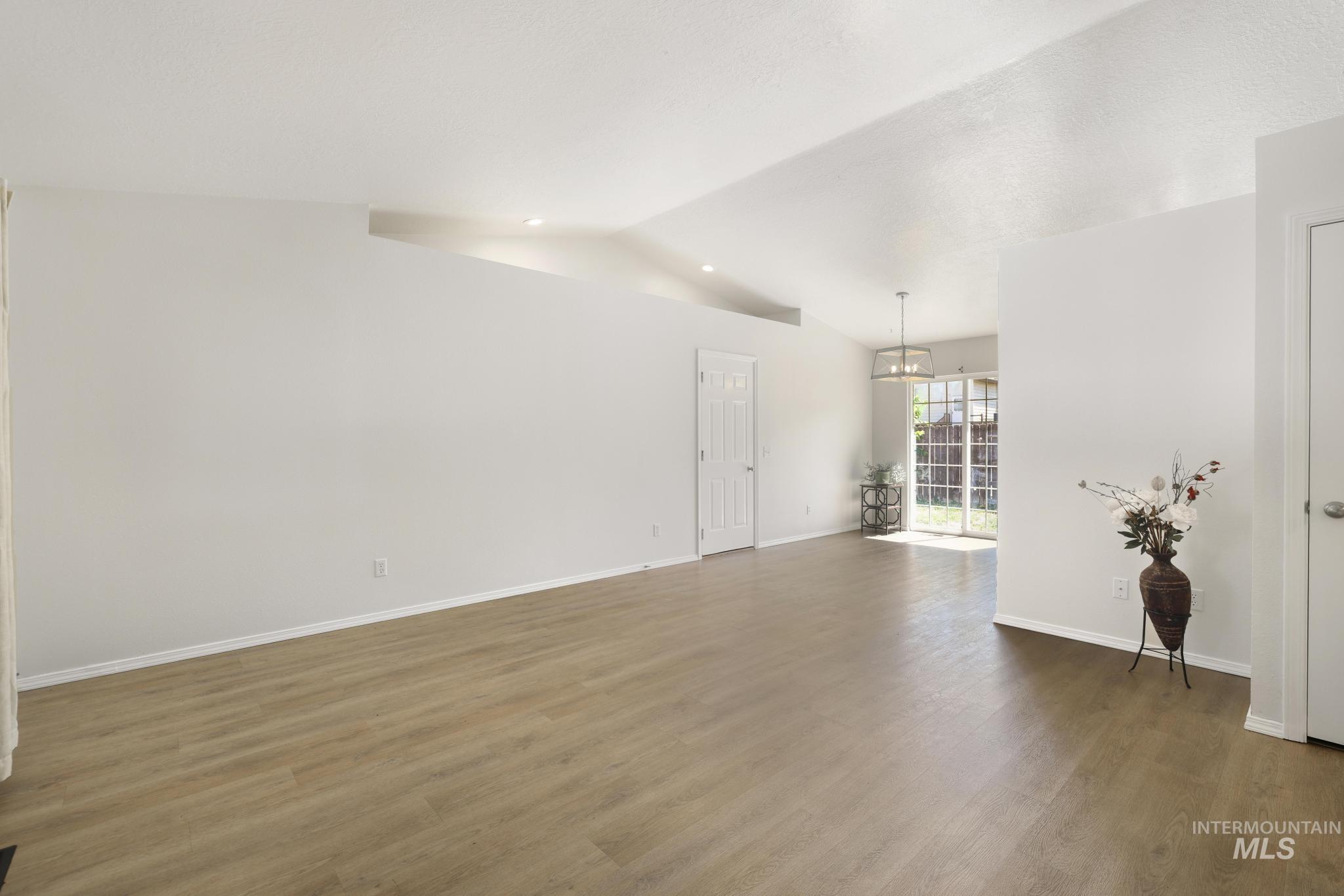 180 Lake St E Property Photo 10