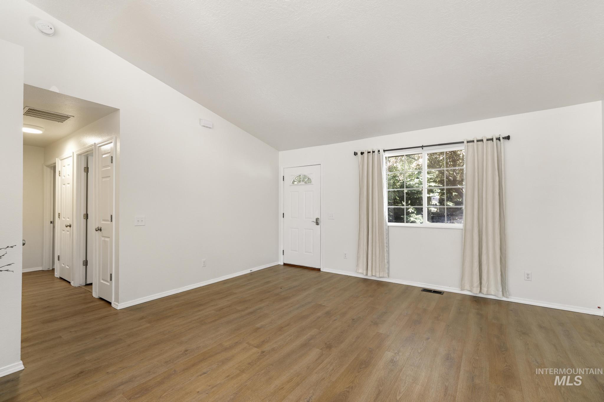 180 Lake St E Property Photo 12